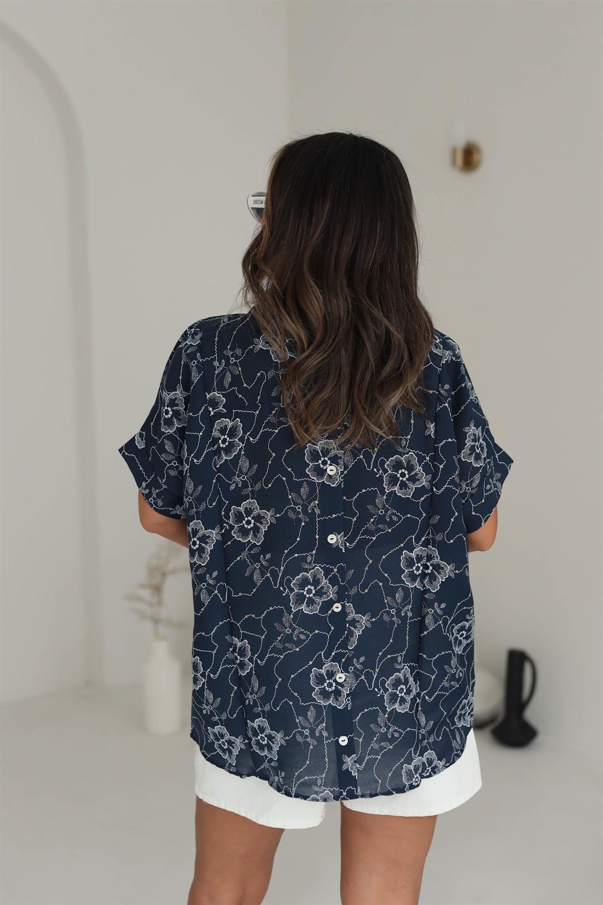 7427 Çiçek Desenli Kısa Kol Sırtı Düğmeli Gömlek