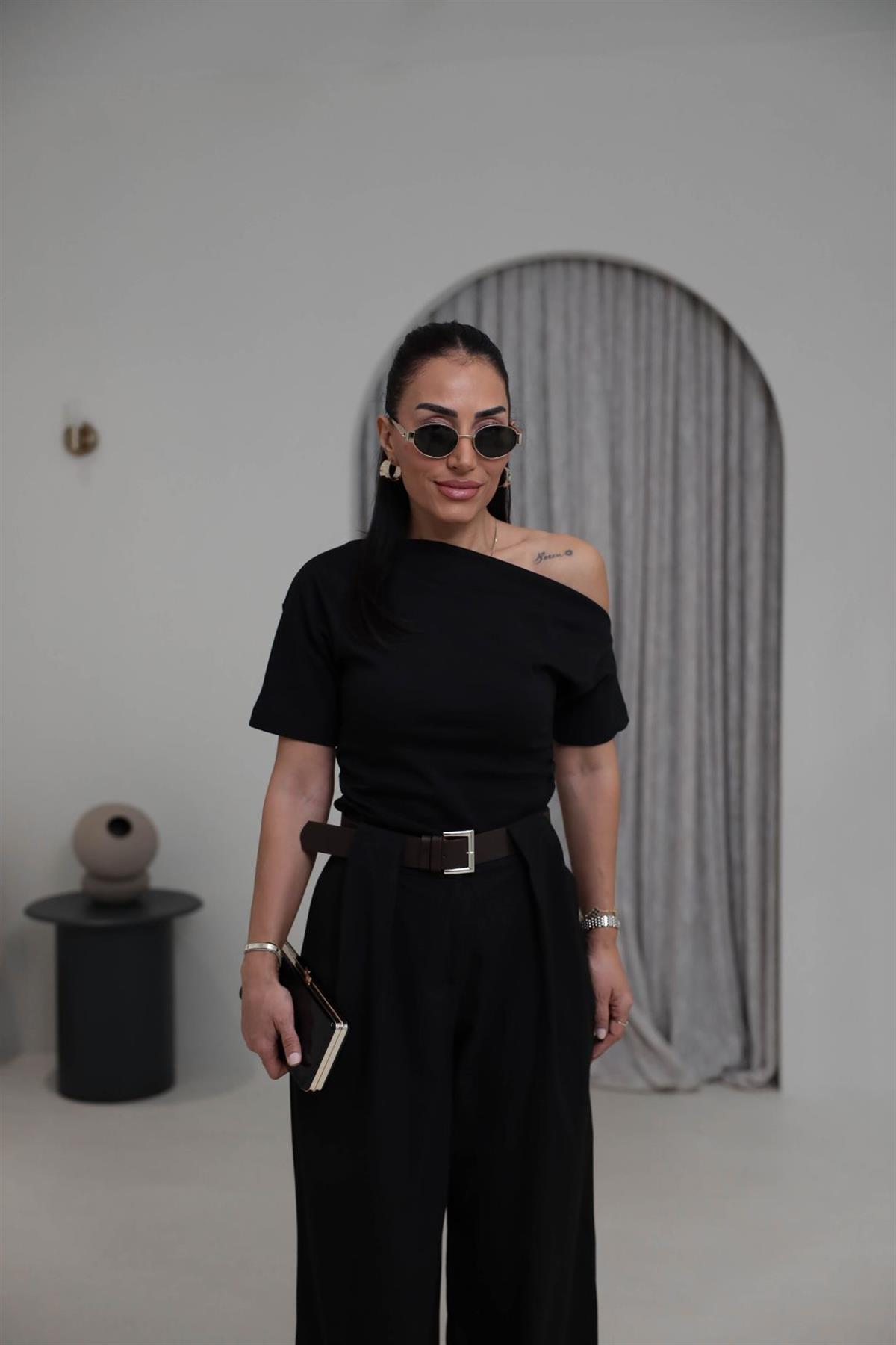 0840 Tek Omuz Drapeli Tok Penye Bluz SİYAH