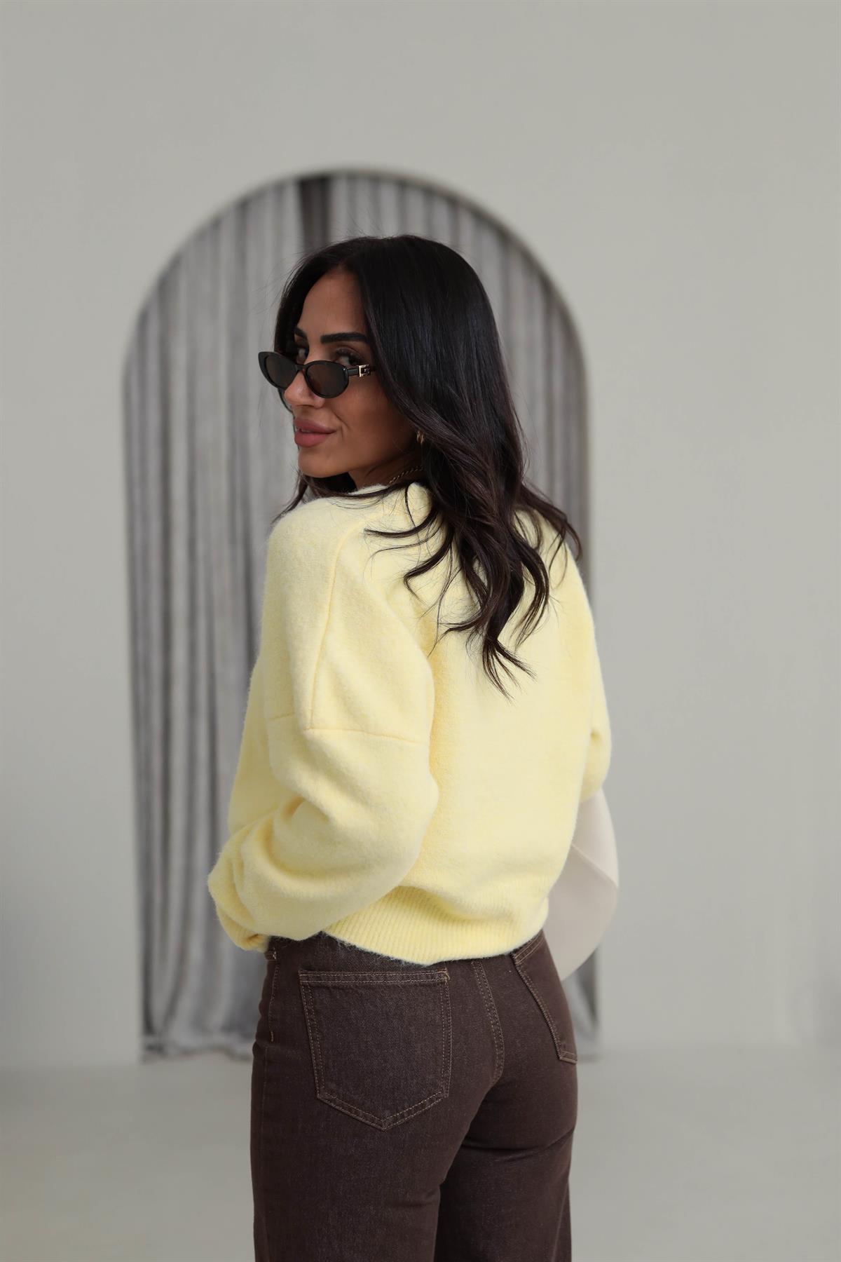 0645 V Yaka Yumuşak Dokulu Triko Kazak SARI