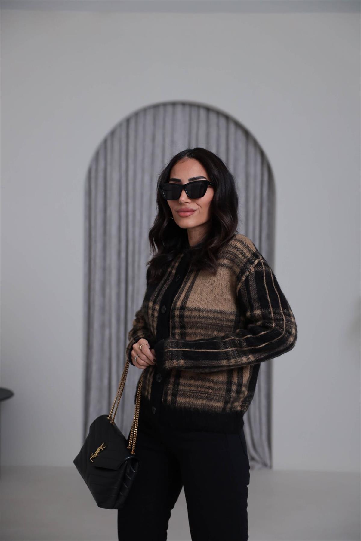 0092 Bisiklet Yaka Kare Desenli Hırka SİYAH-BEJ