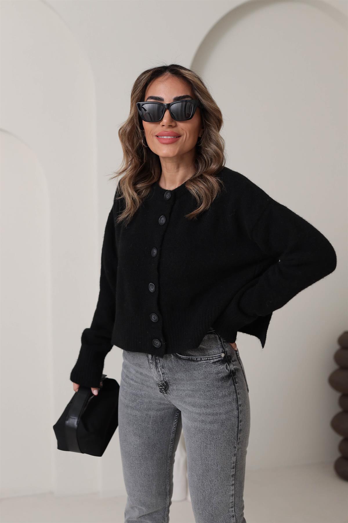 0280 Düğmeli Yumoş Yanları Yırtmaçlı Hırka SİYAH