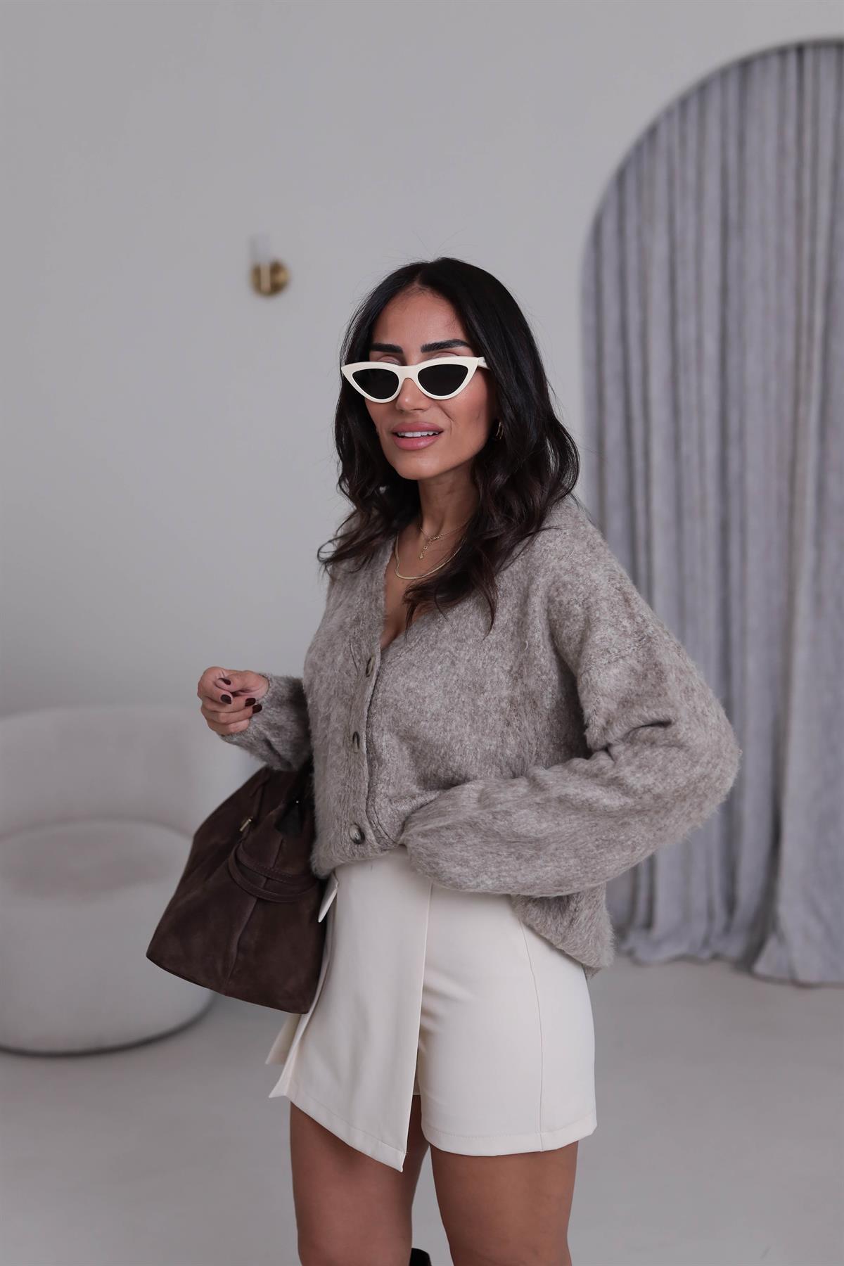 0264 V Yaka Şardonlu Düğmeli Hırka VİZON