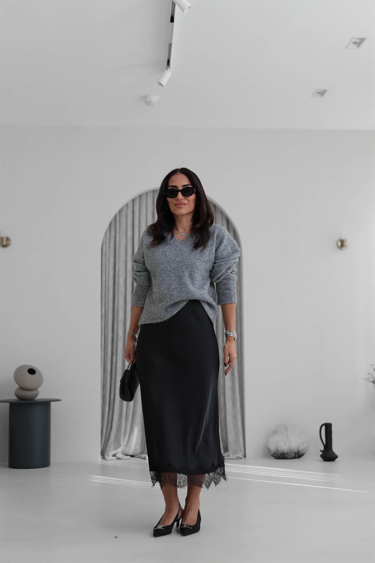 0645 V Yaka Yumuşak Dokulu Triko Kazak KOYU GRİ