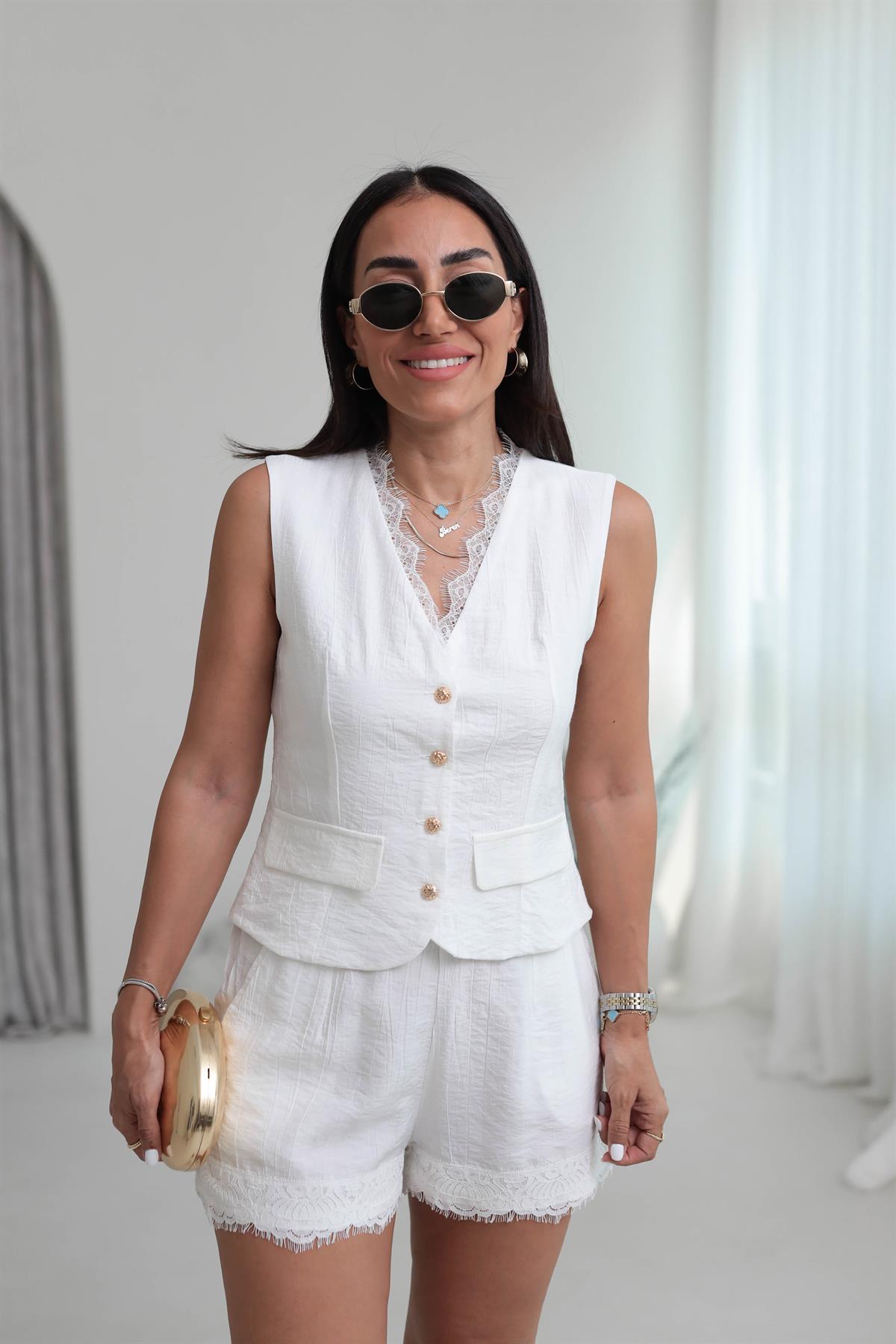 8501 Dantel Detaylı Gold Düğmeli Yelek & Şort Takım BEYAZ