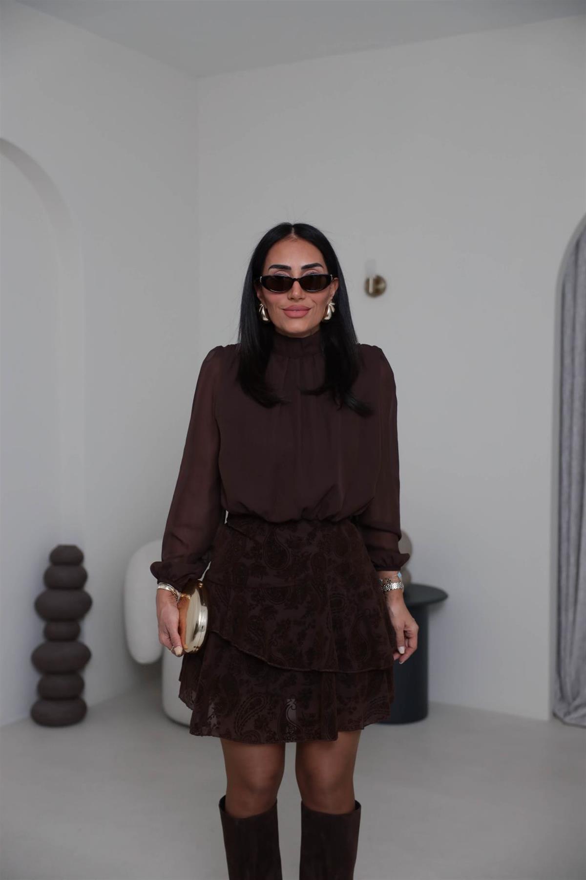 3863 Eteği Flok Baskı Katlı Elbise KAHVE