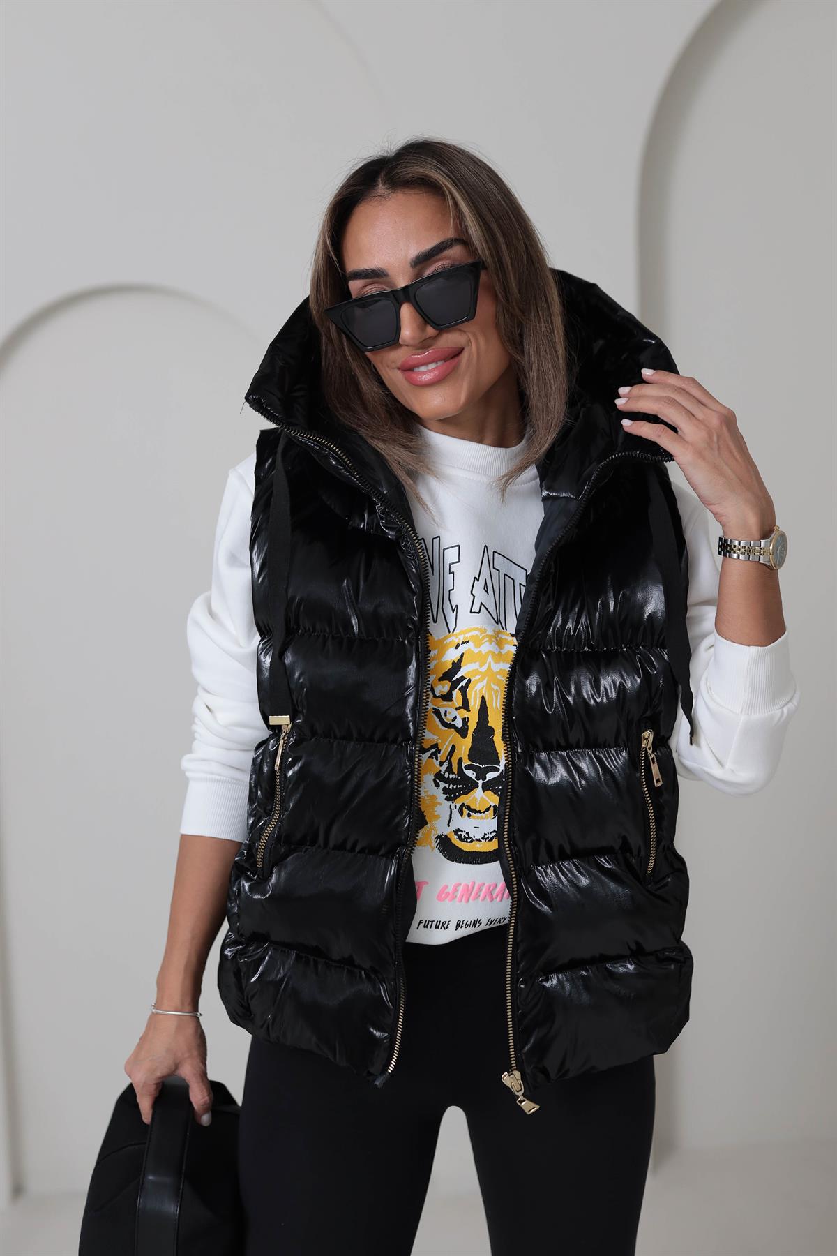 1082 Gold Aksesuarlı Parlak Dokulu Kapşonlu Yelek