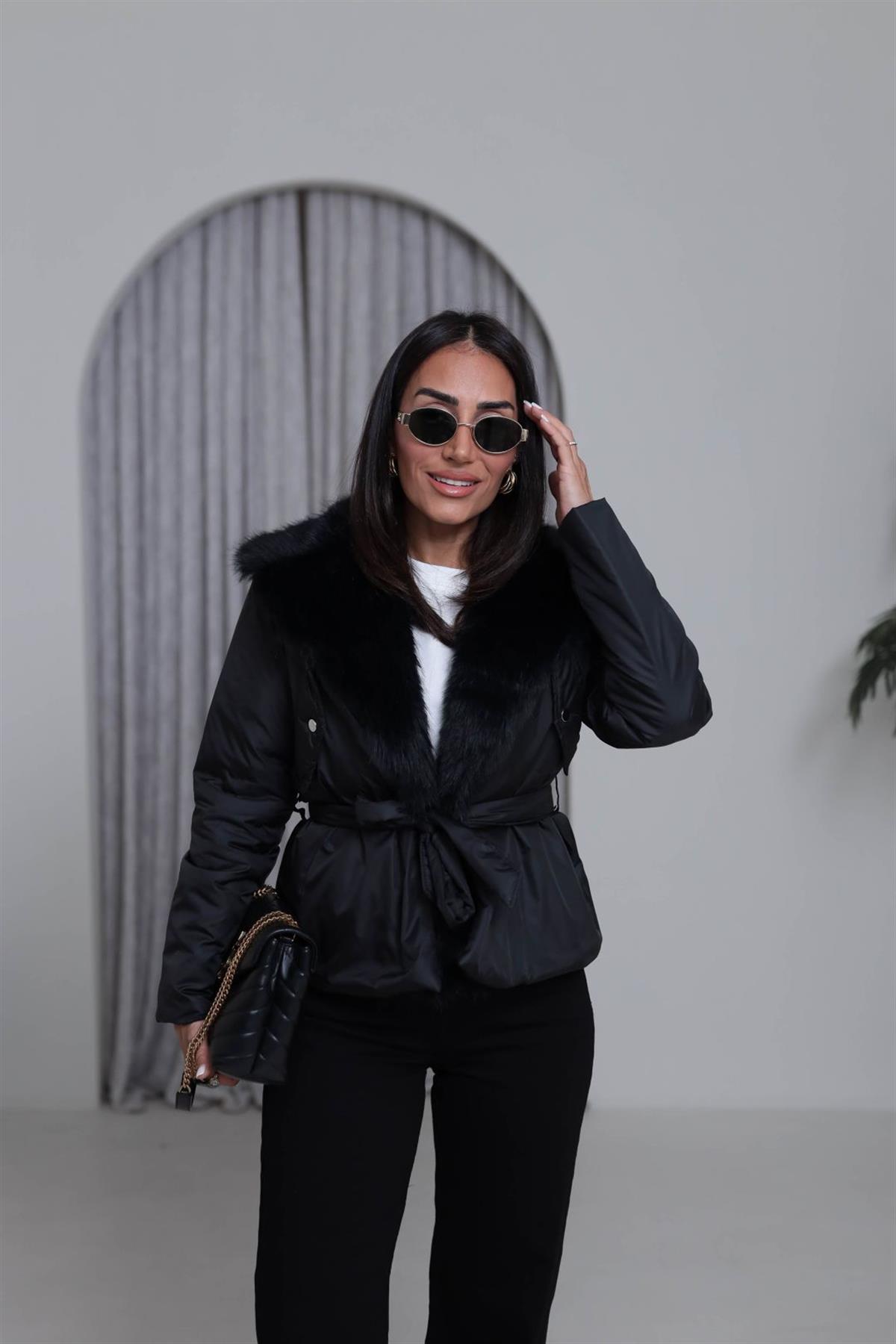 5885 Kürk Yakalı Kuşaklı Şişme Mont SİYAH