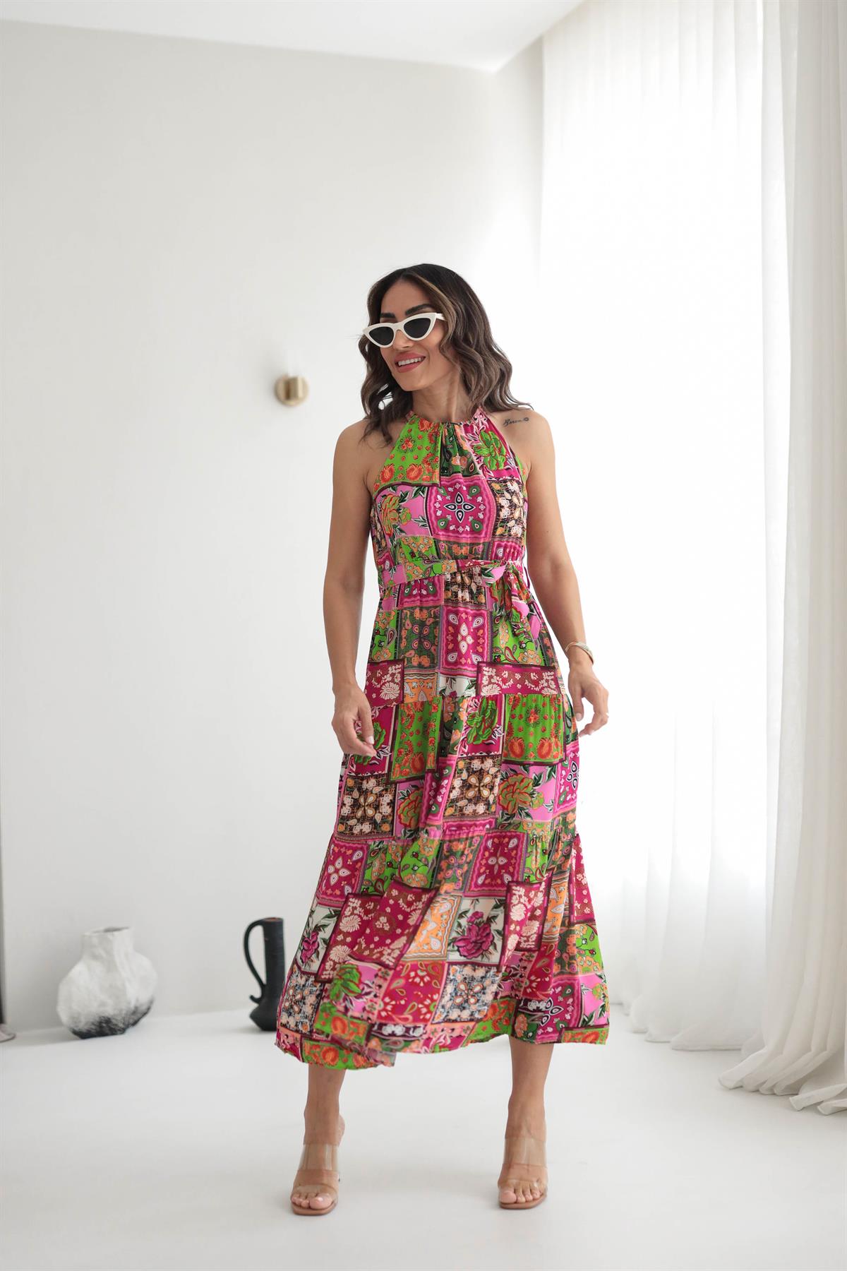 1541 Boyundan Bağlamalı Bel Lastikli Desenli Elbise