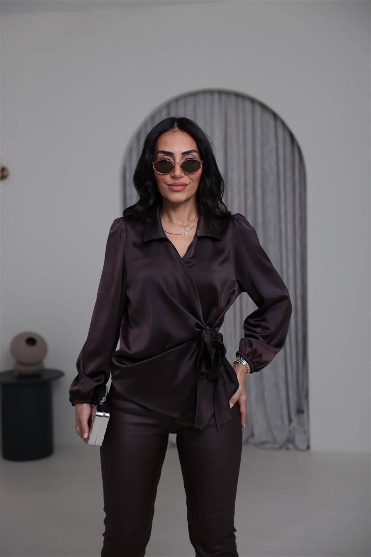 K0132 Kruvaze Yaka İpek Saten Gömlek Bluz KOYU KAHVE