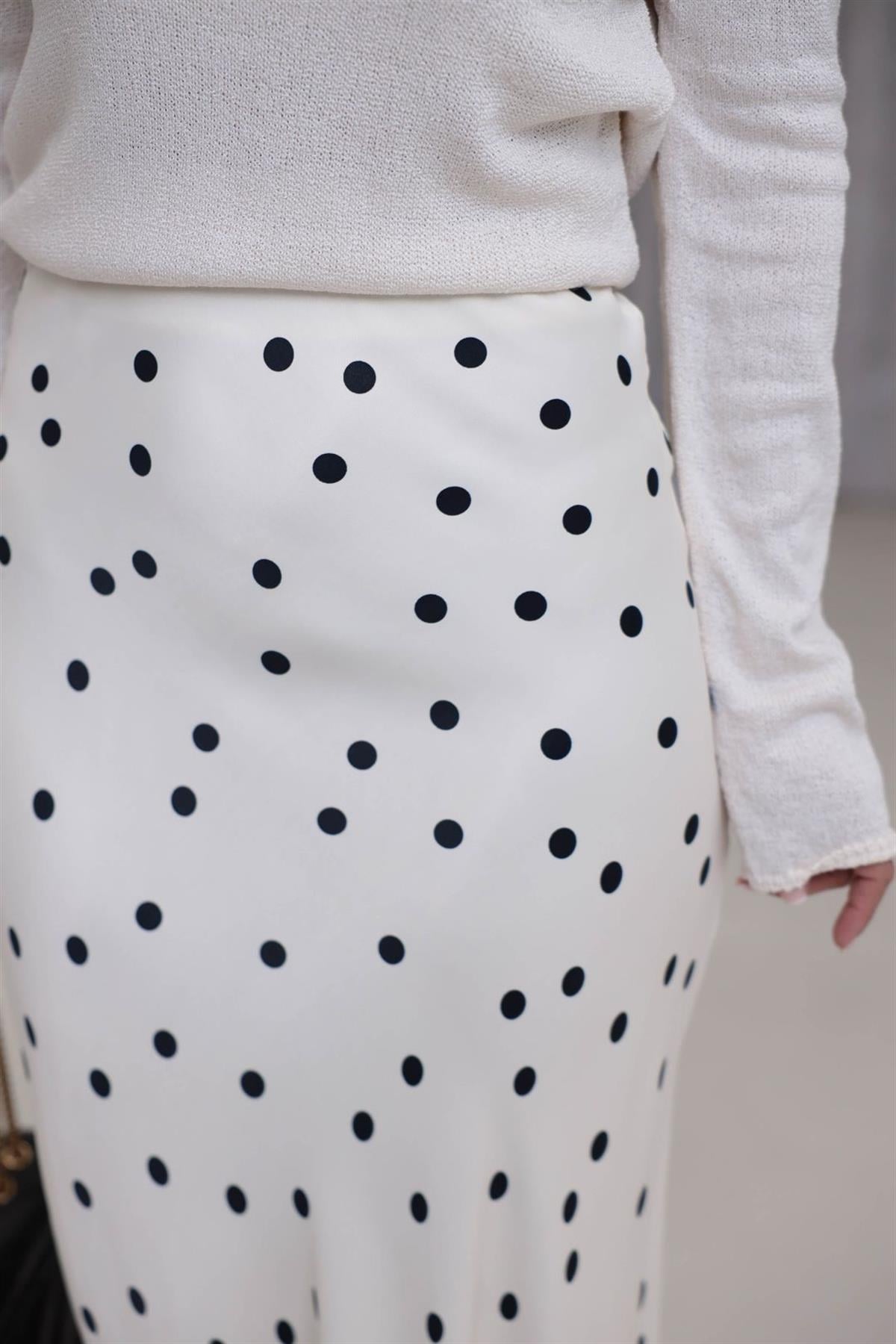 8165 Puantiye Desenli Verev İpek Saten Etek KREM