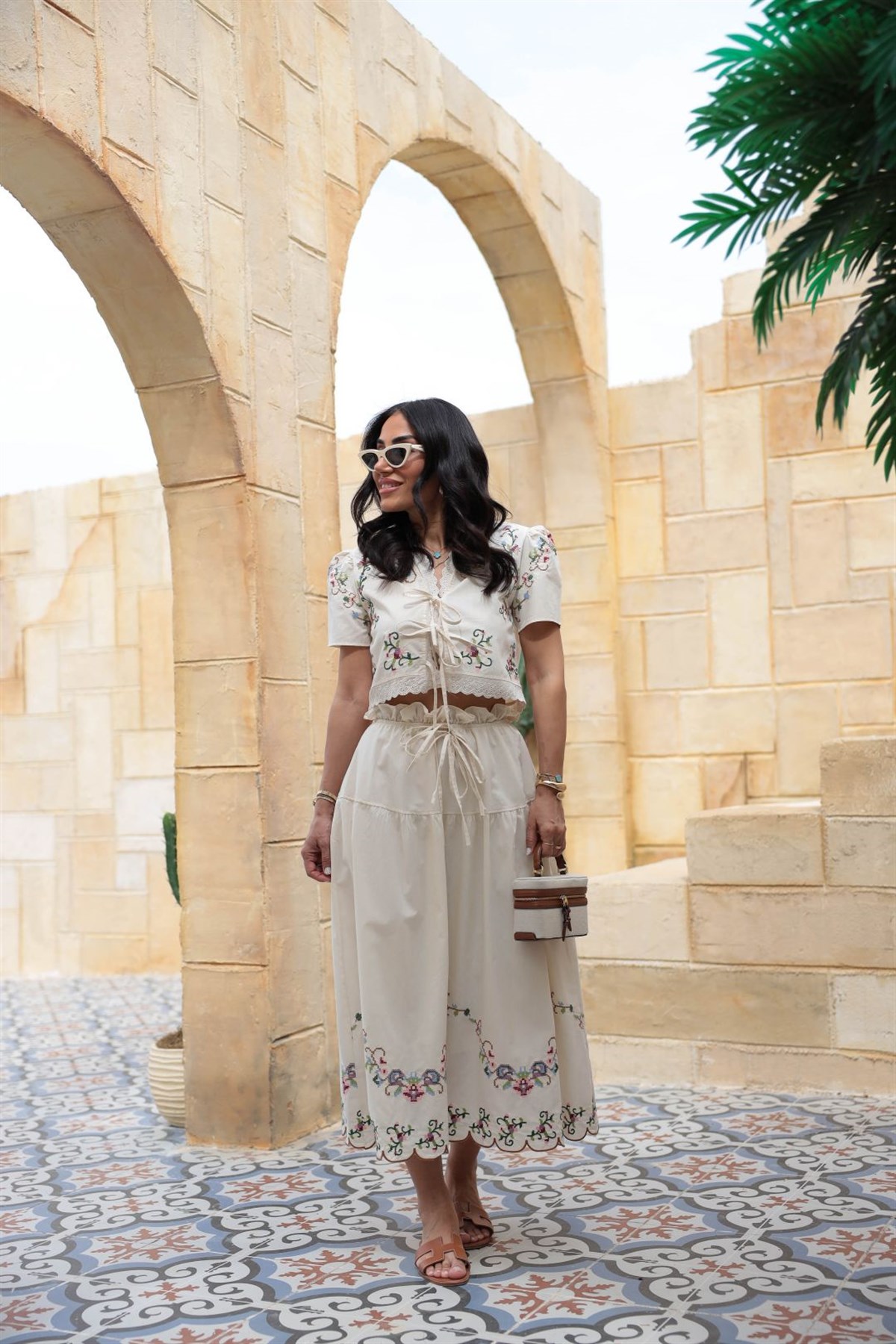 Nakış İşleme Detaylı Bağcık Detaylı Etekli Takım BEJ