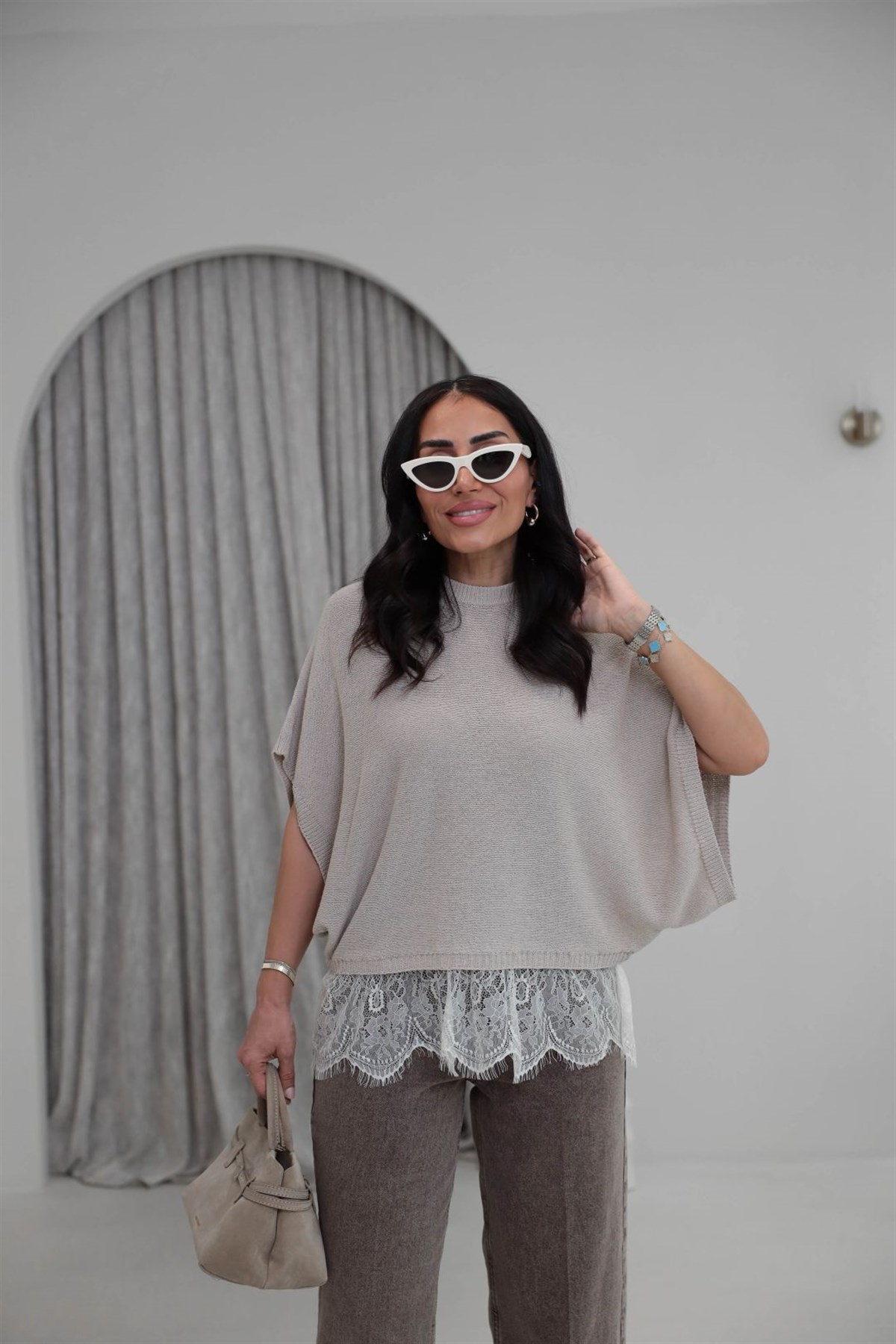 1025 Etek Ucu Dantelli Düşük Omuz Triko Bluz TAŞ