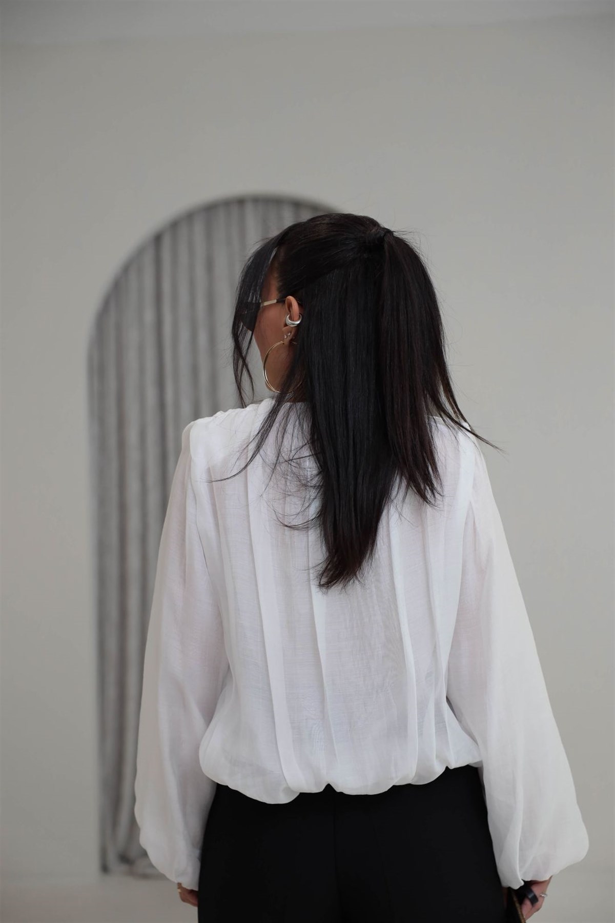 5048 Vatkalı Balon Kol Dökümlü Tencel Bluz BEYAZ