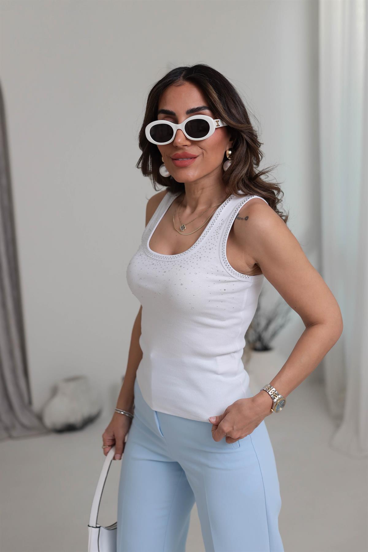 1015 Dağınık Taşlı Atlet BEYAZ