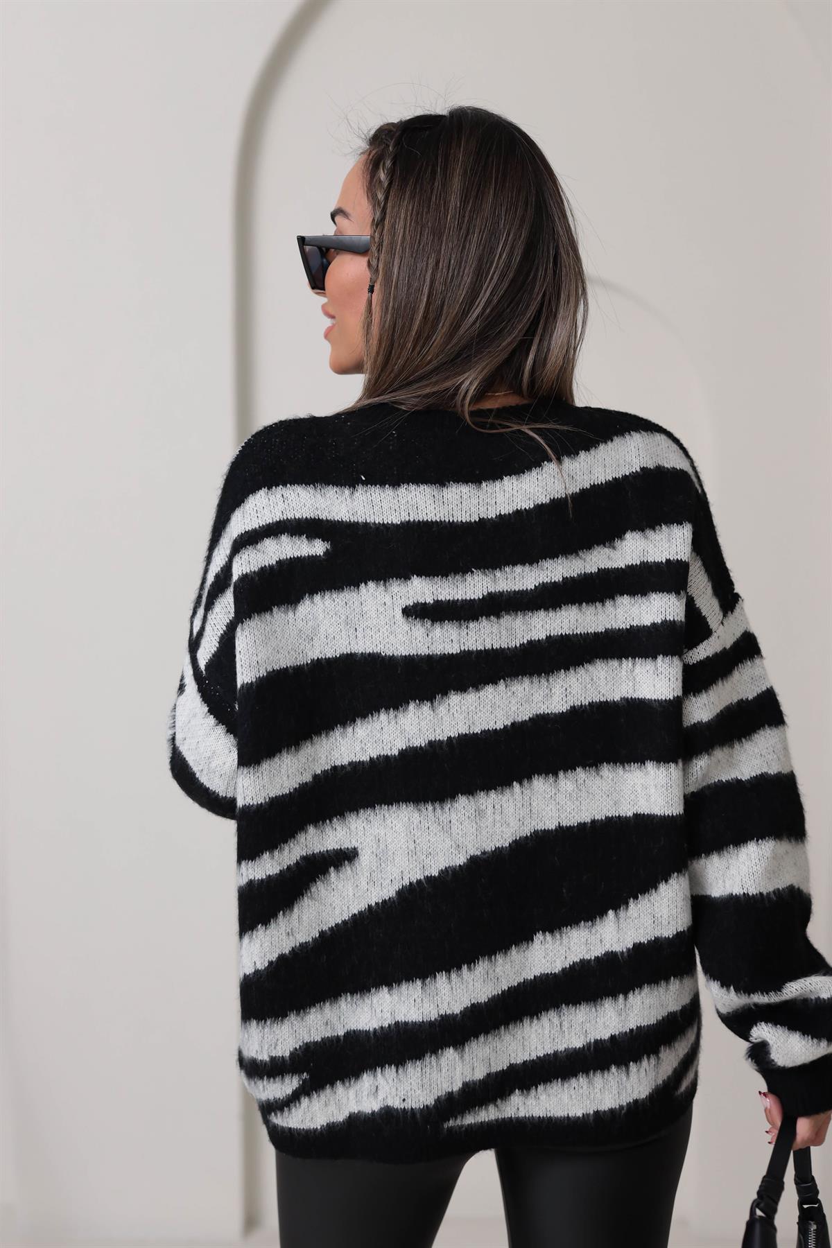 Zebra Desen Rahat Triko Kazak SİYAHBEYAZ