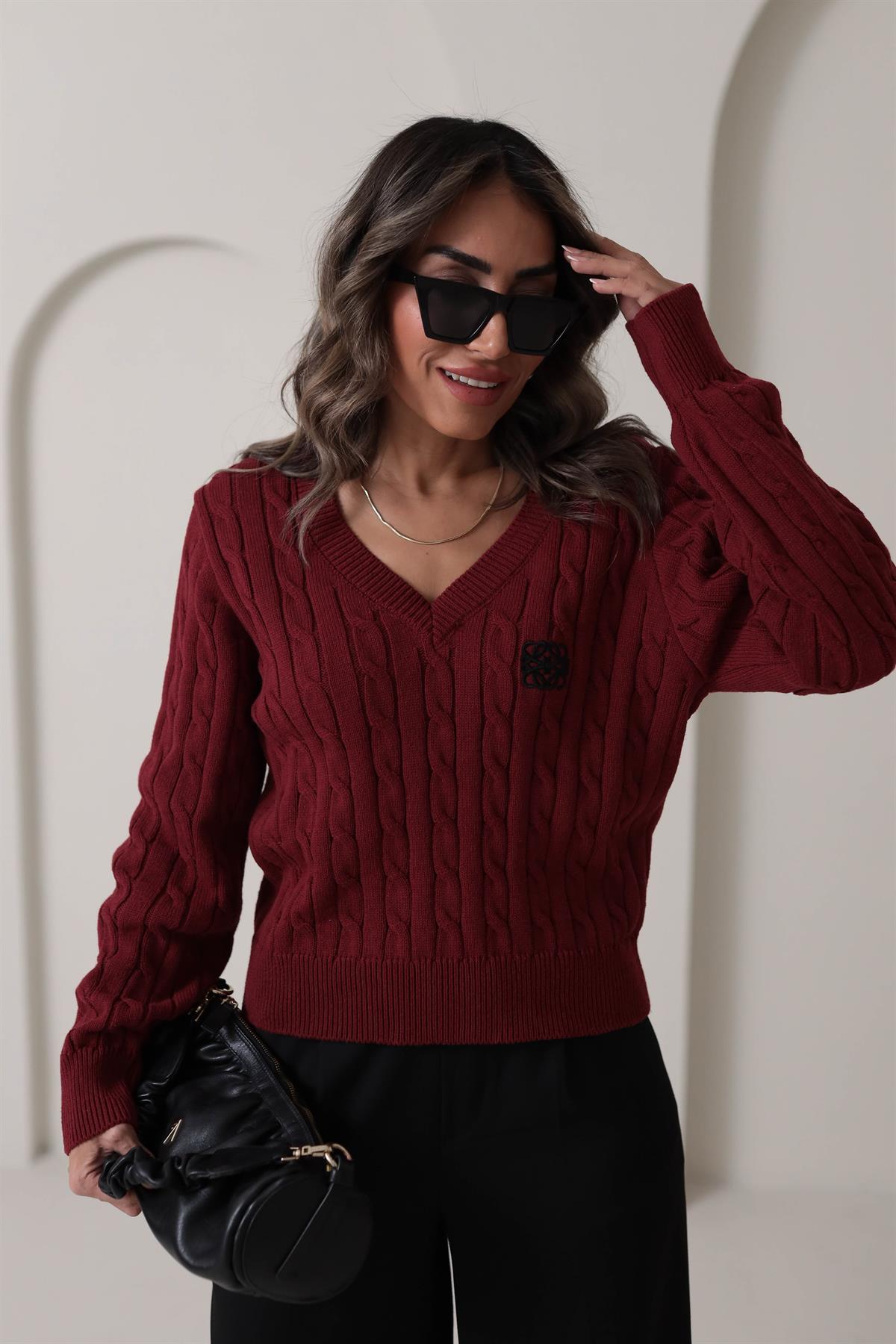 2428 V Yaka Nakışlı Saç Örgü Kazak BORDO