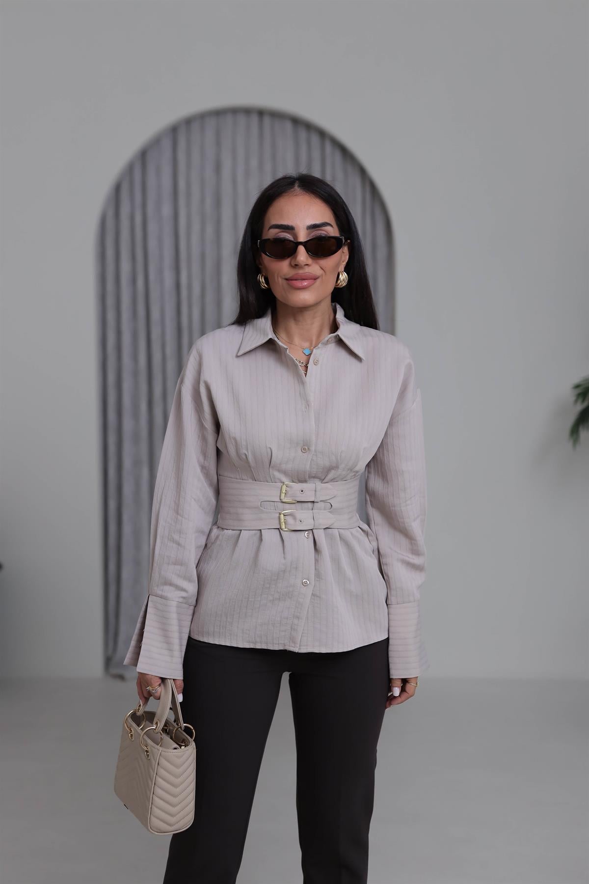 0867 Kol Manşetli Kemer Detaylı Gömlek BEJ