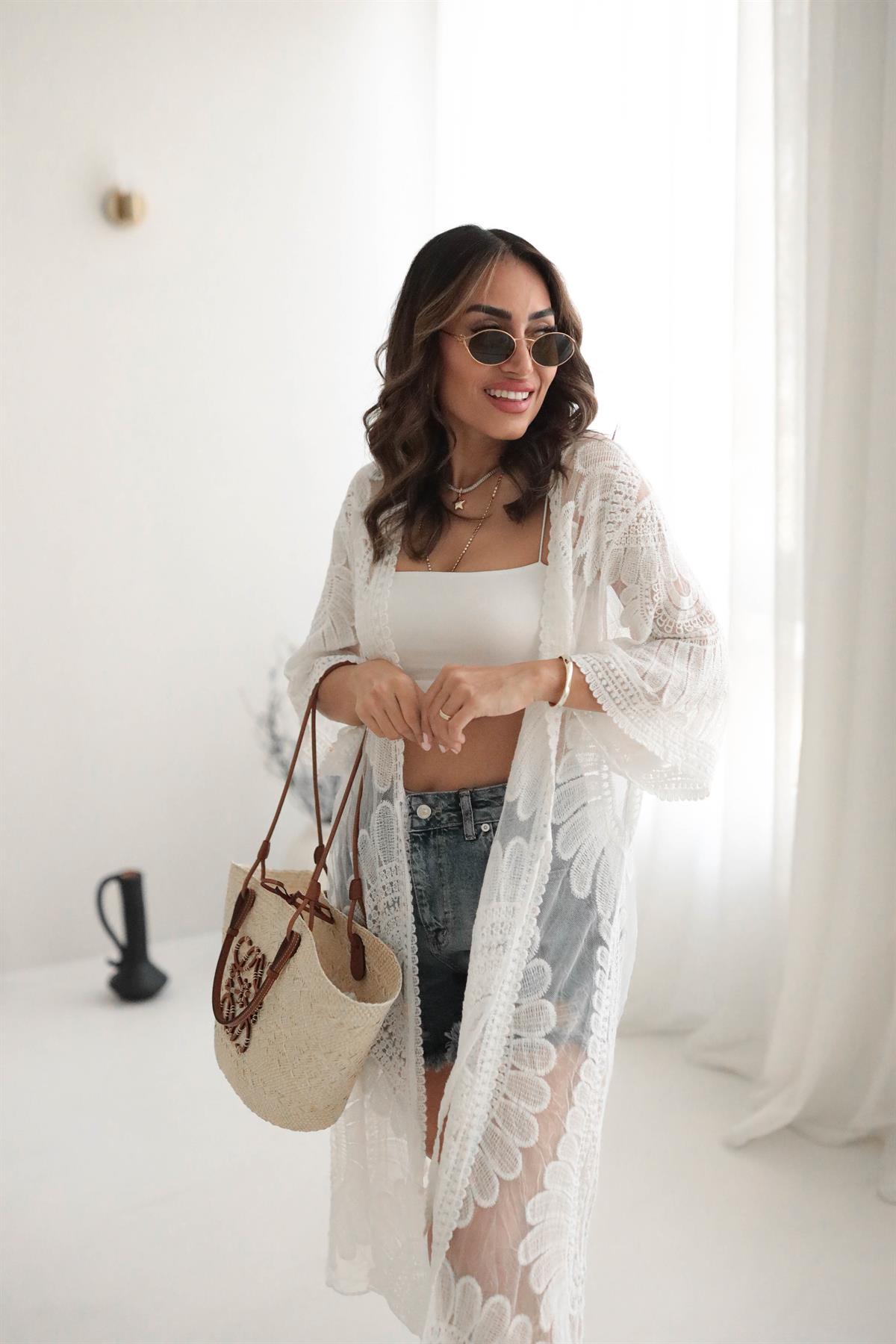 Çiçek Nakışlı Güpür Pareo