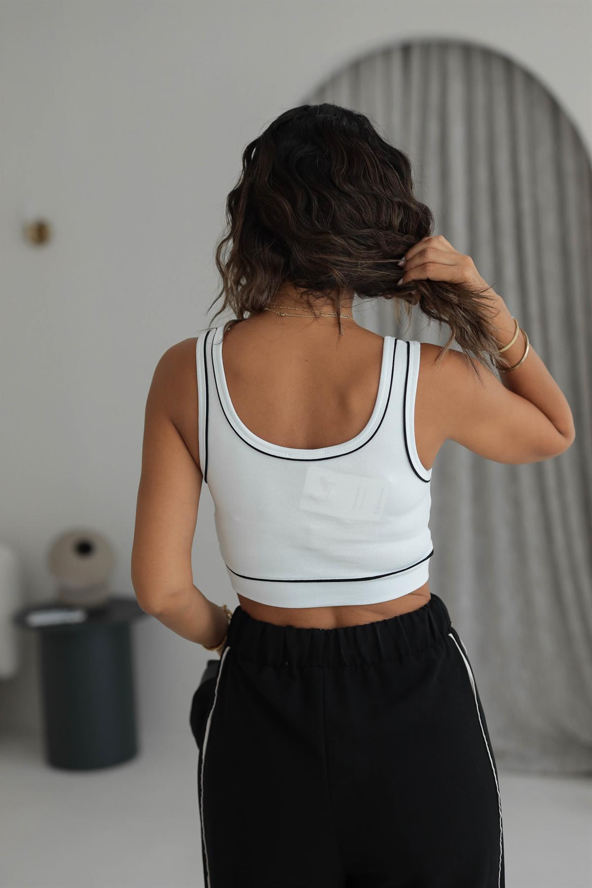 1050 Gümüş Yazı Detaylı Biyeli Atlet BEYAZ