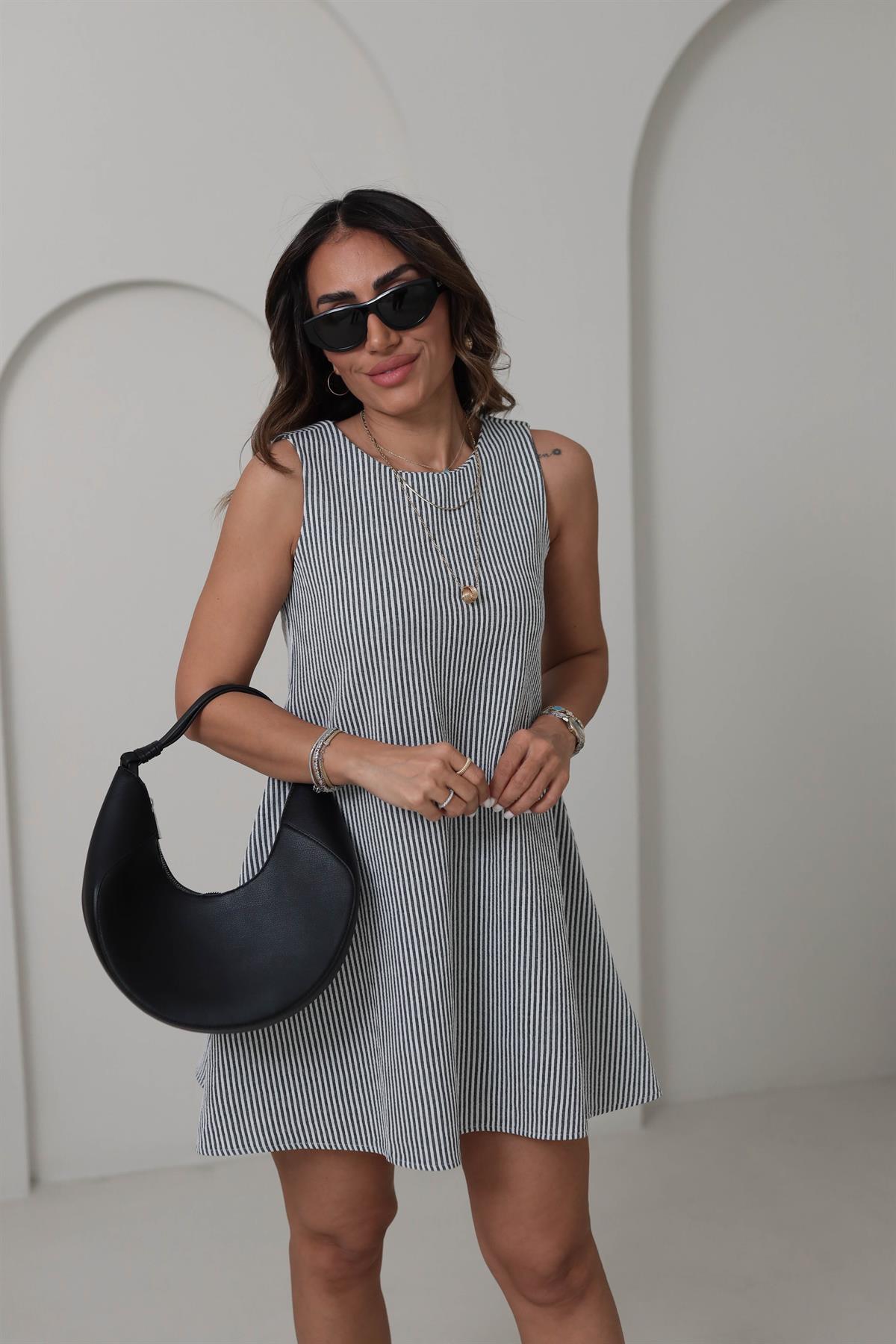 0148 Sıfır Kol Çizgili Çan Elbise SİYAH