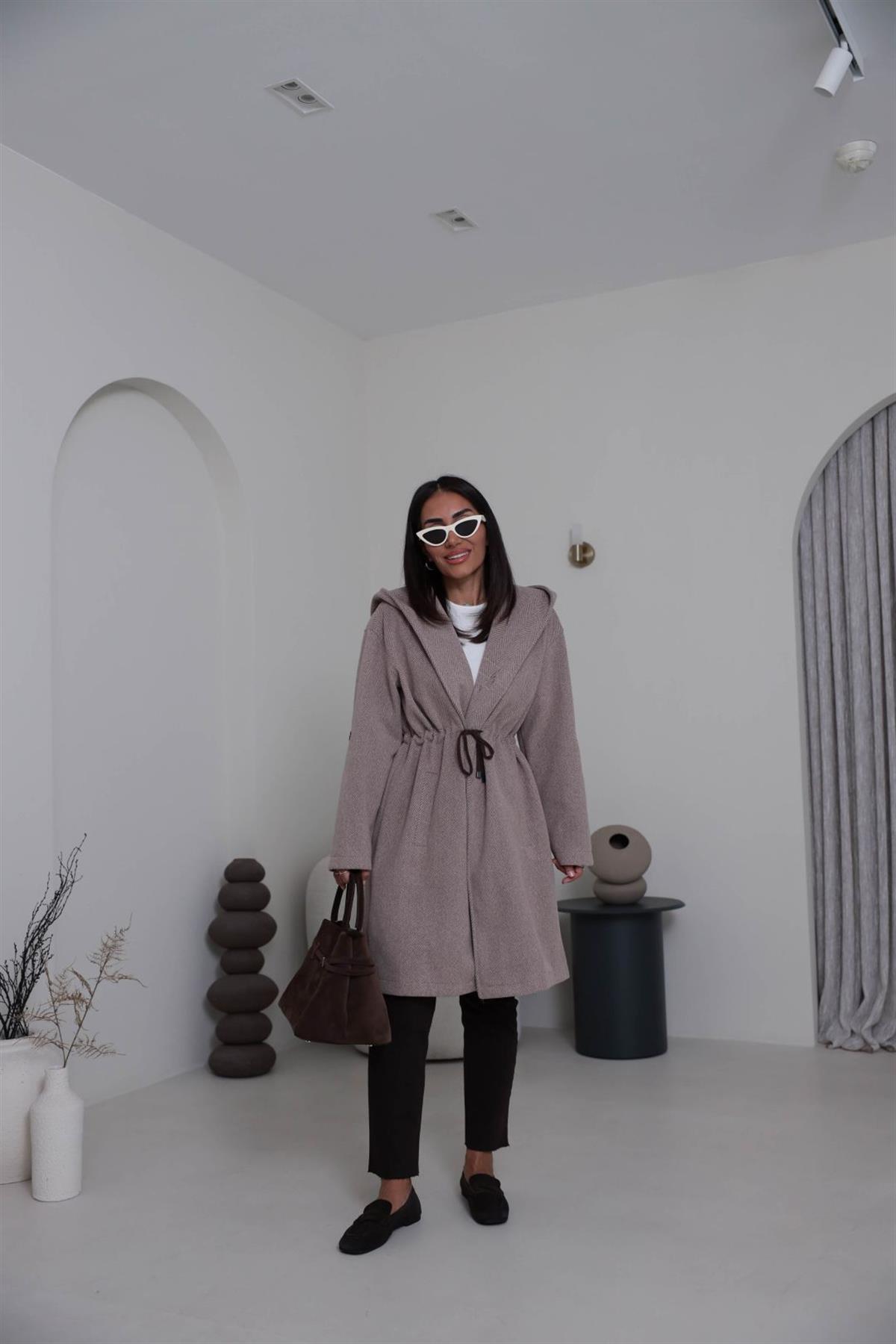 9852 Kapşonlu Balıksırtı Desen Kaban KAHVE