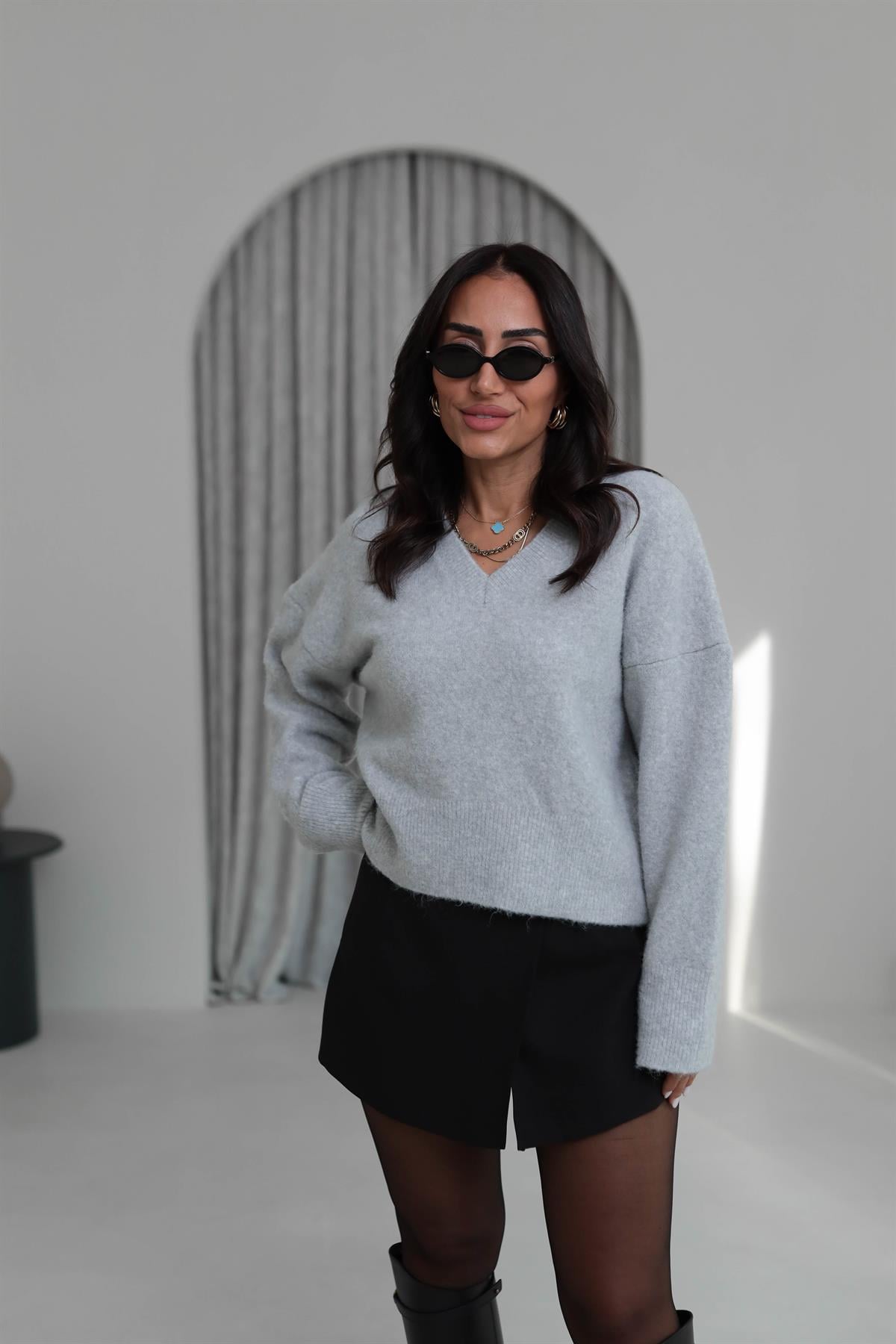 0645 V Yaka Yumuşak Dokulu Triko Kazak GRİ