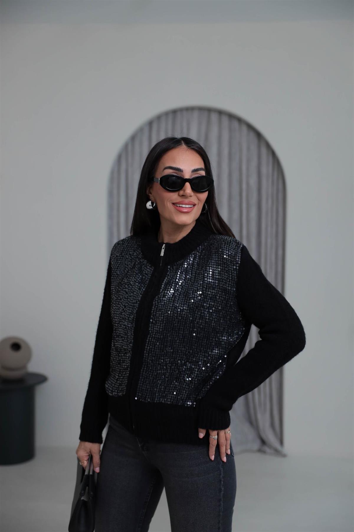 2570 Önü Pul İşlemeli Fermuarlı Hırka SİYAH