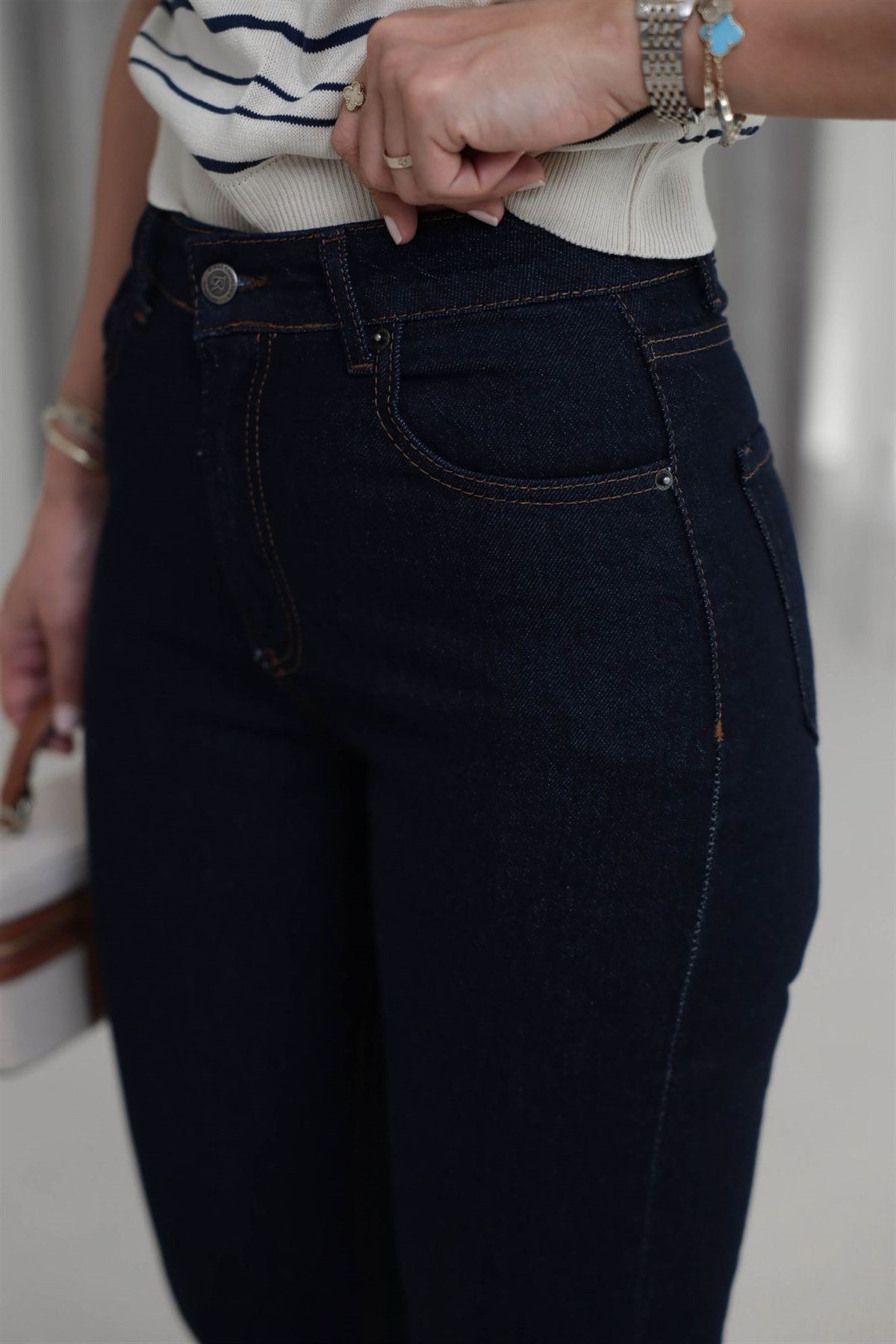 5950 Yüksek Bel Lazer Kesikli Ütülü Jean LACİVERT