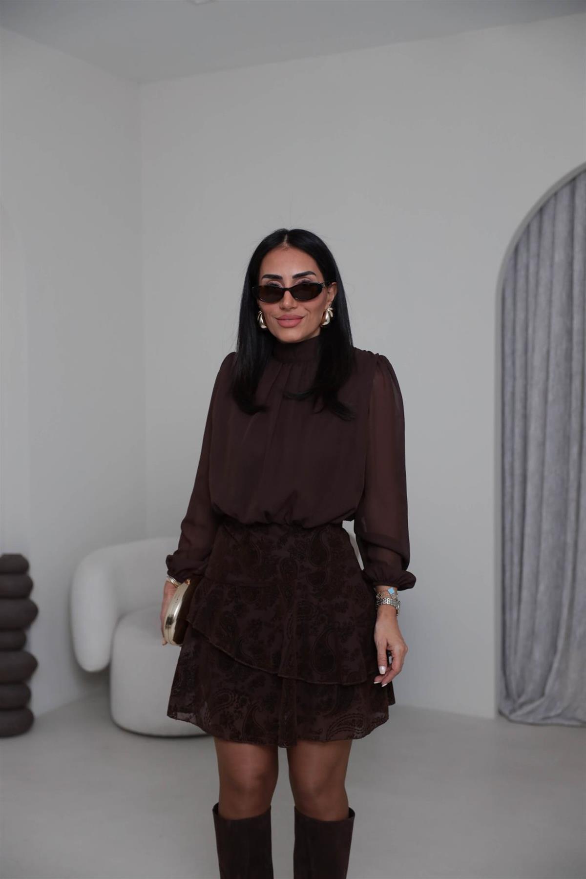 3863 Eteği Flok Baskı Katlı Elbise KAHVE