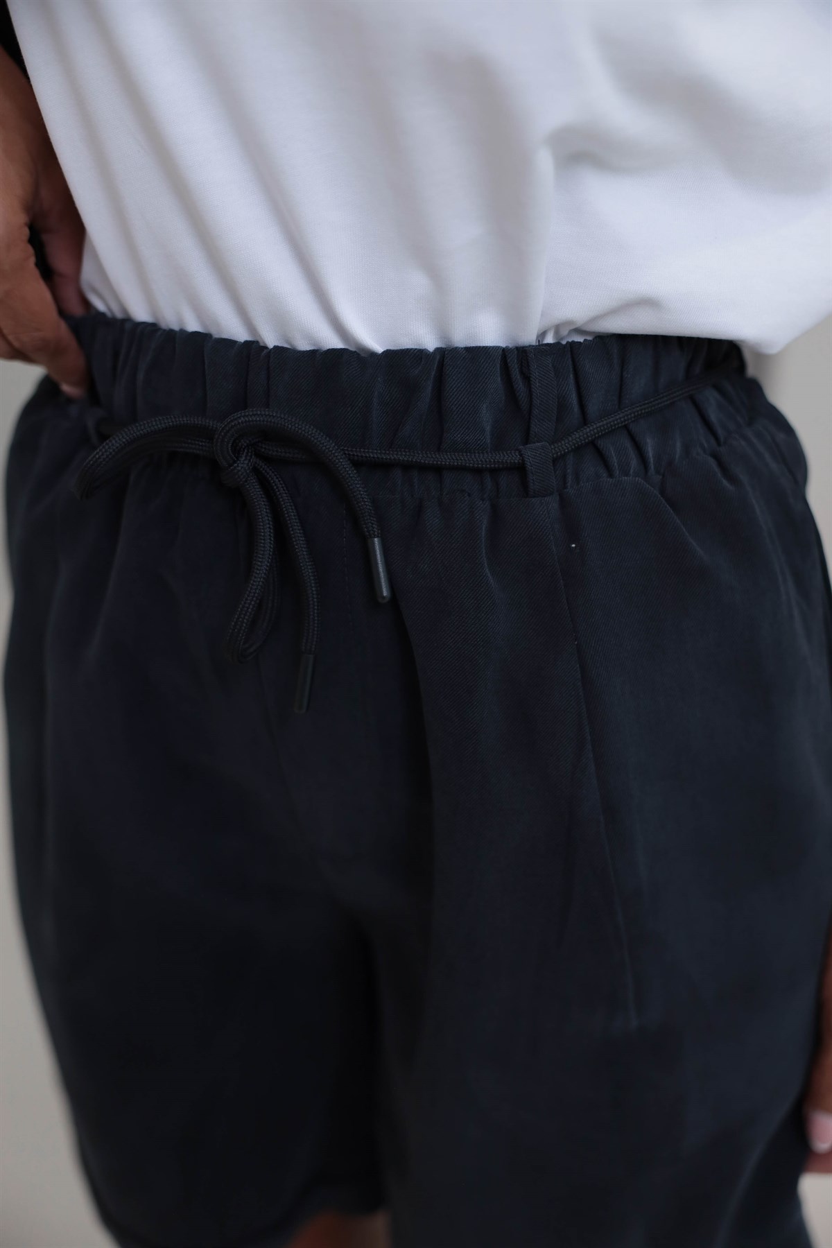 1104 Kordonlu Tencel Gabardin Şort SİYAH