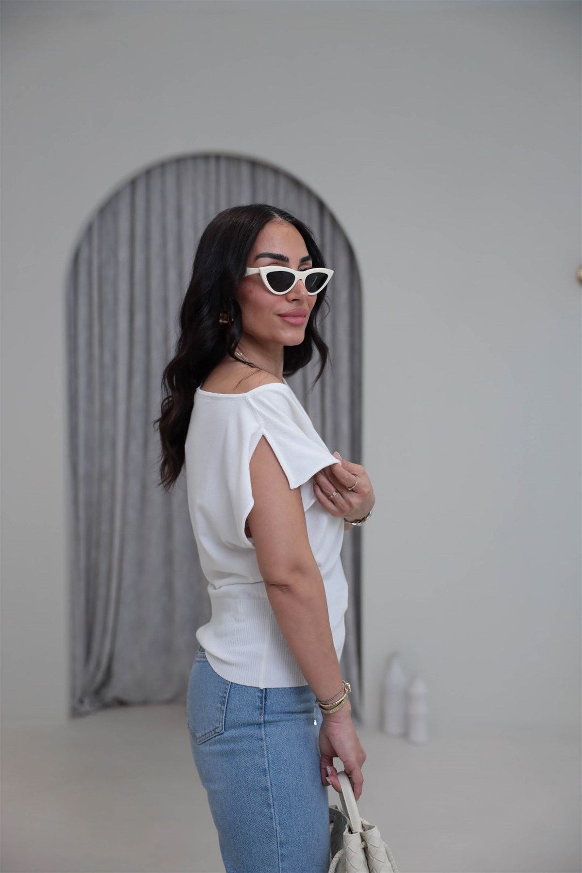 0870 Kayık Yaka Sıfır Kol Altı Lastikli  Bluz EKRU