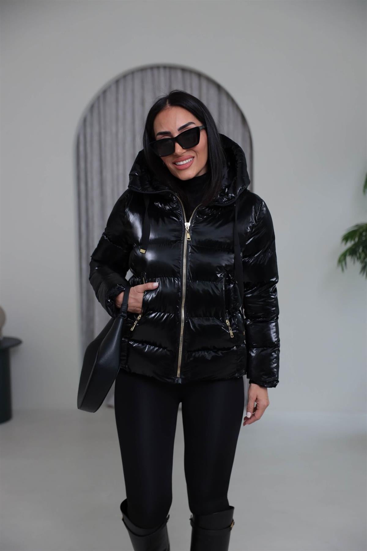 2262 Kapşonlu Parlak Dokulu Şişme Mont SİYAH