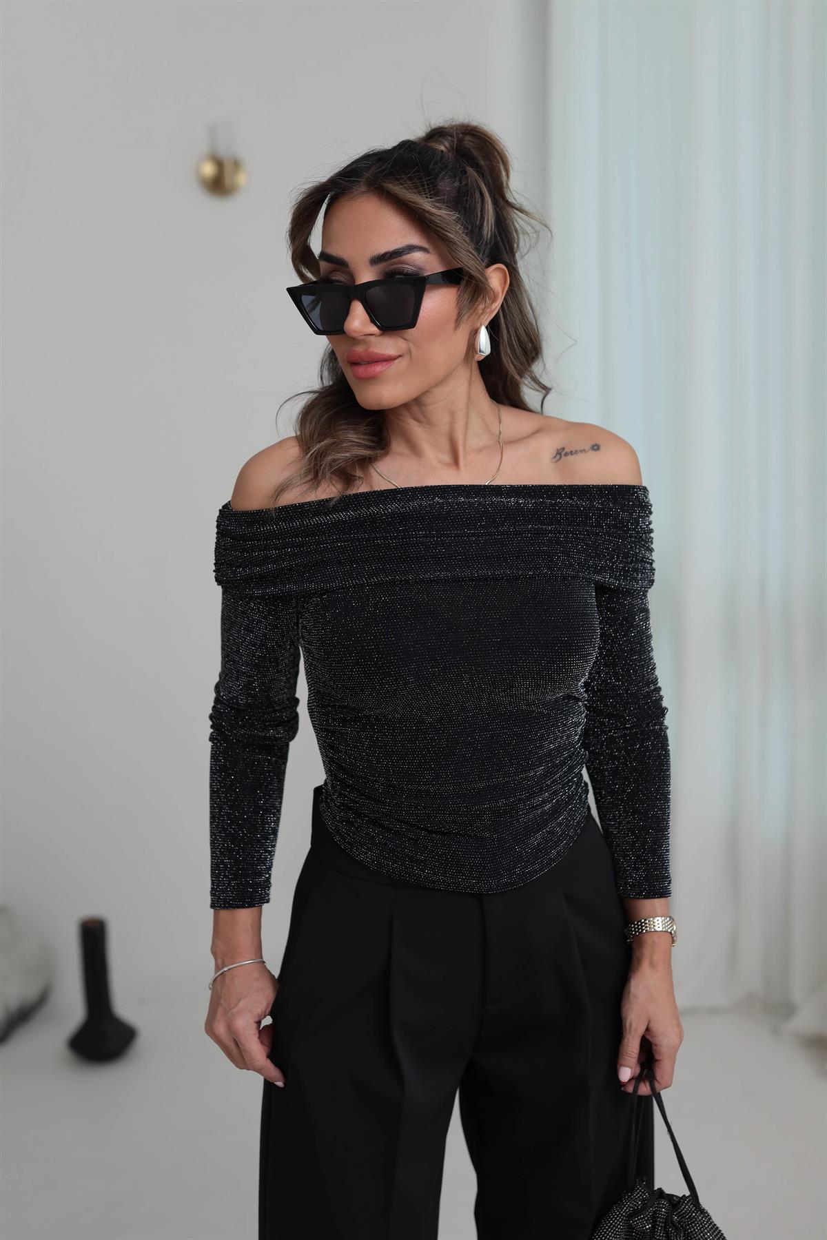 9196 Madonna Yaka Simli Bluz SİYAH