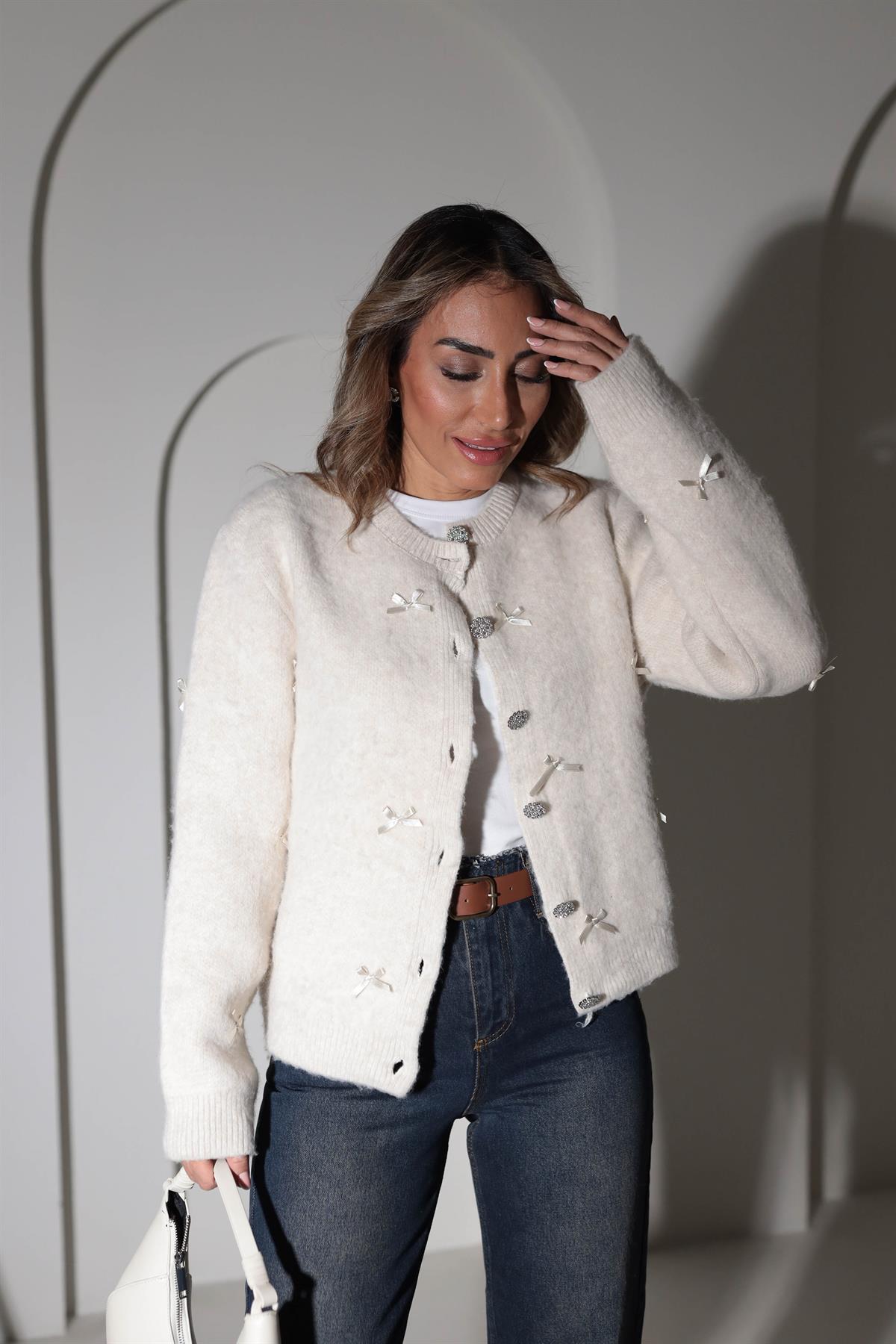 Taş Düğmeli Fiyonk Detaylı Hırka TAŞ