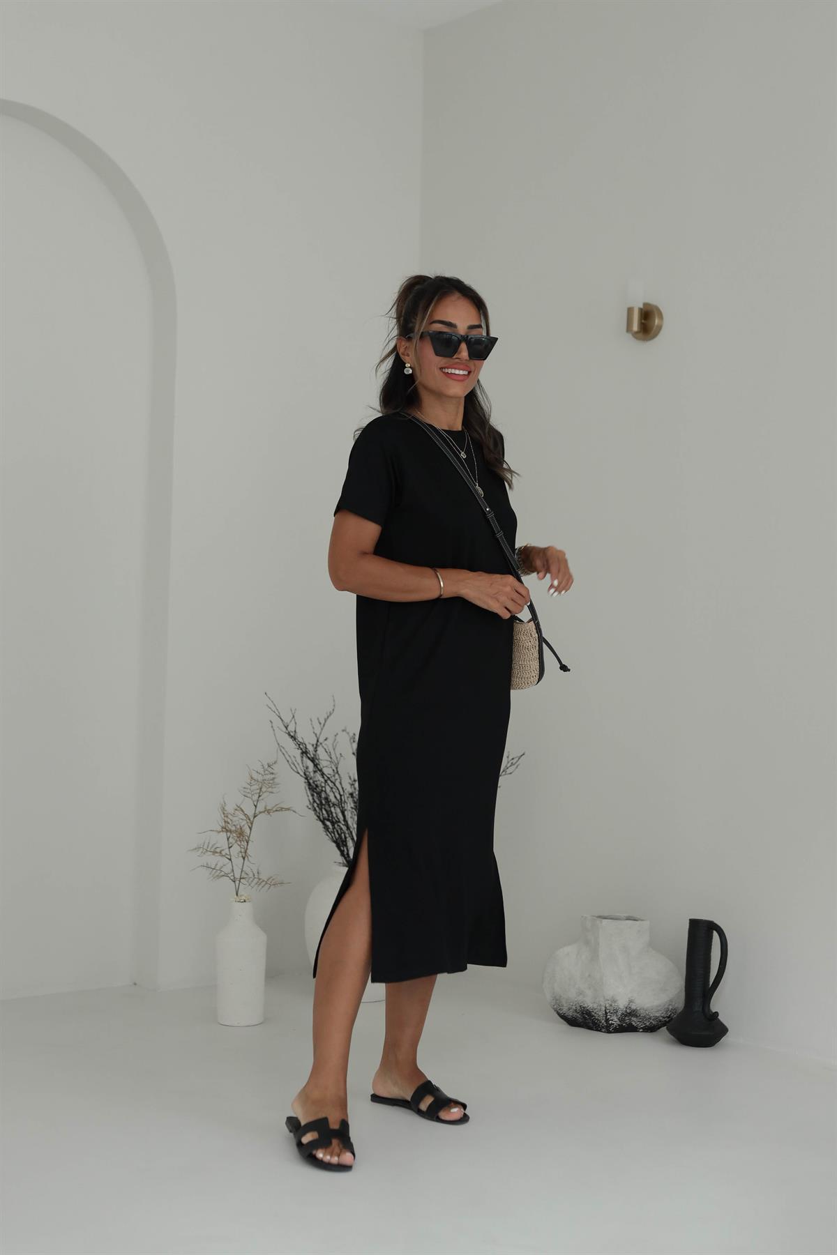 4512 Kısa Kollu Yırtmaçlı Elbise SİYAH