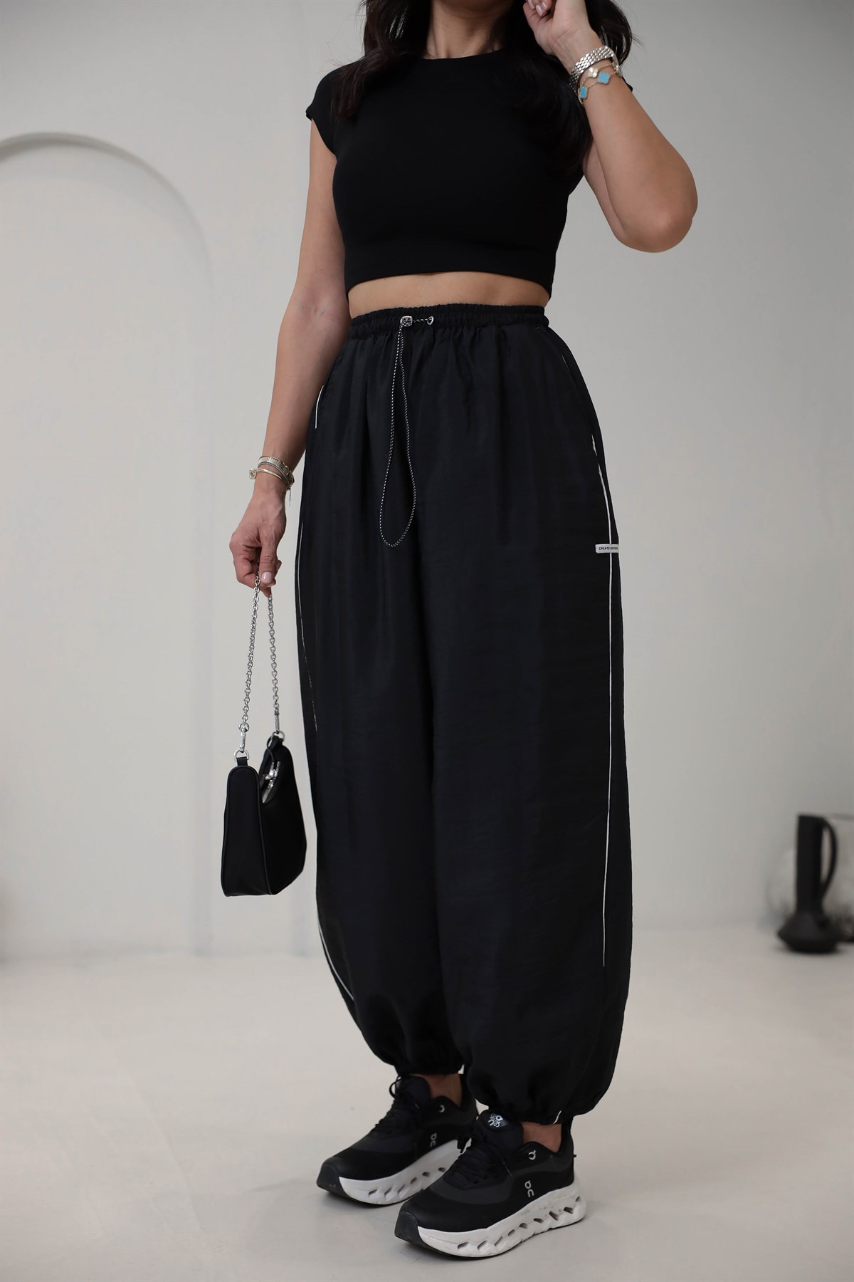 1526 Bel ve Paça Lastikli Biyeli Paraşüt Kumaş Pantolon SİYAH