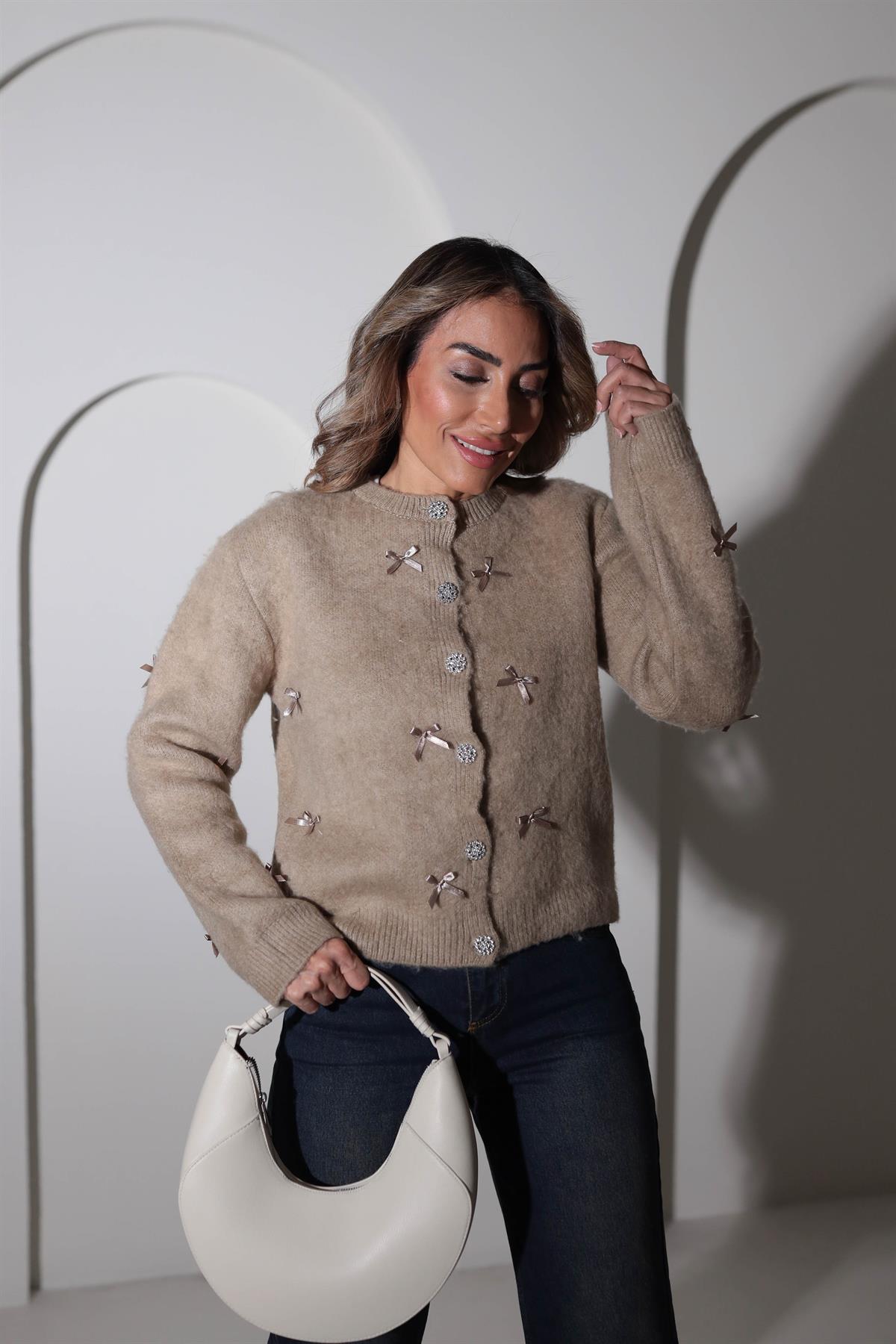 Taş Düğmeli Fiyonk Detaylı Hırka CAMEL