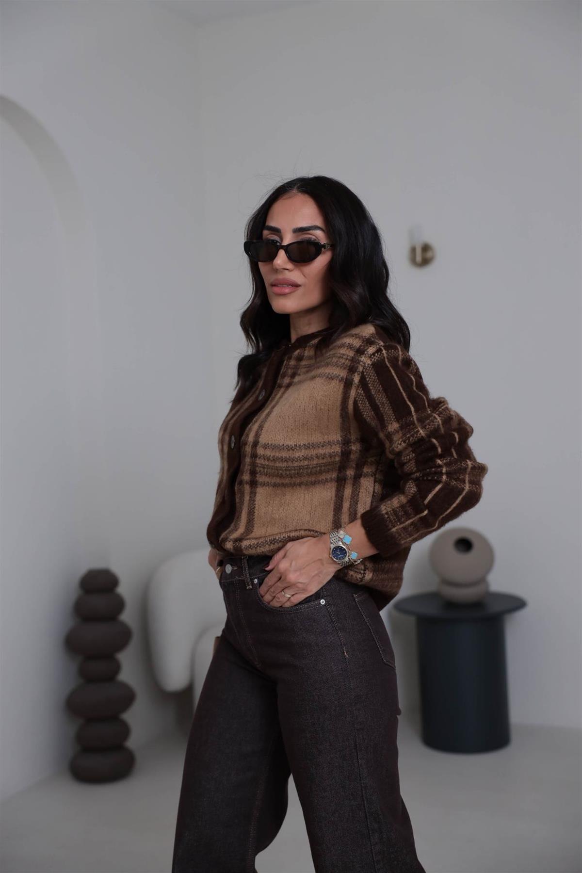 0092 Bisiklet Yaka Kare Desenli Hırka BEJ-KAHVE