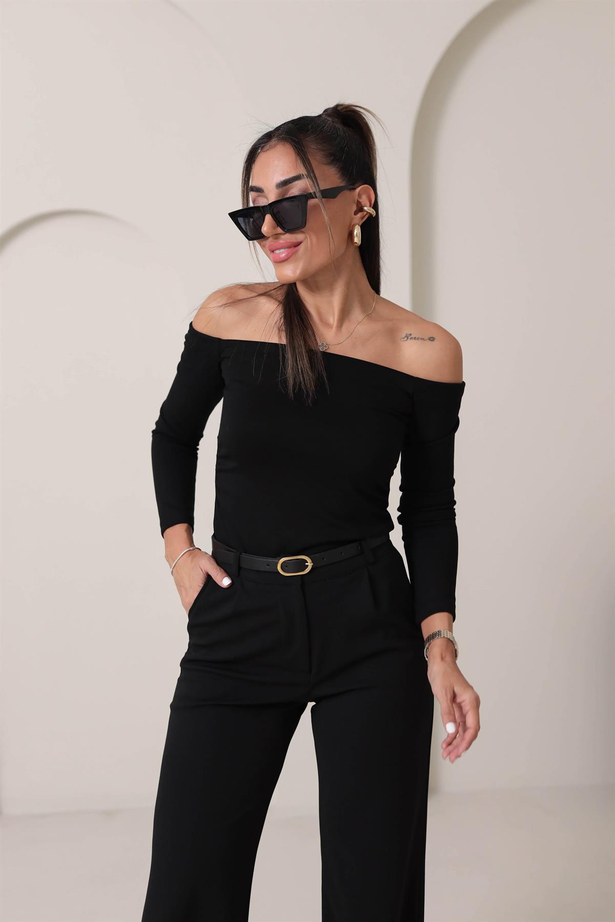 0127 Omuz Dekolteli Dokulu Bluz SİYAH