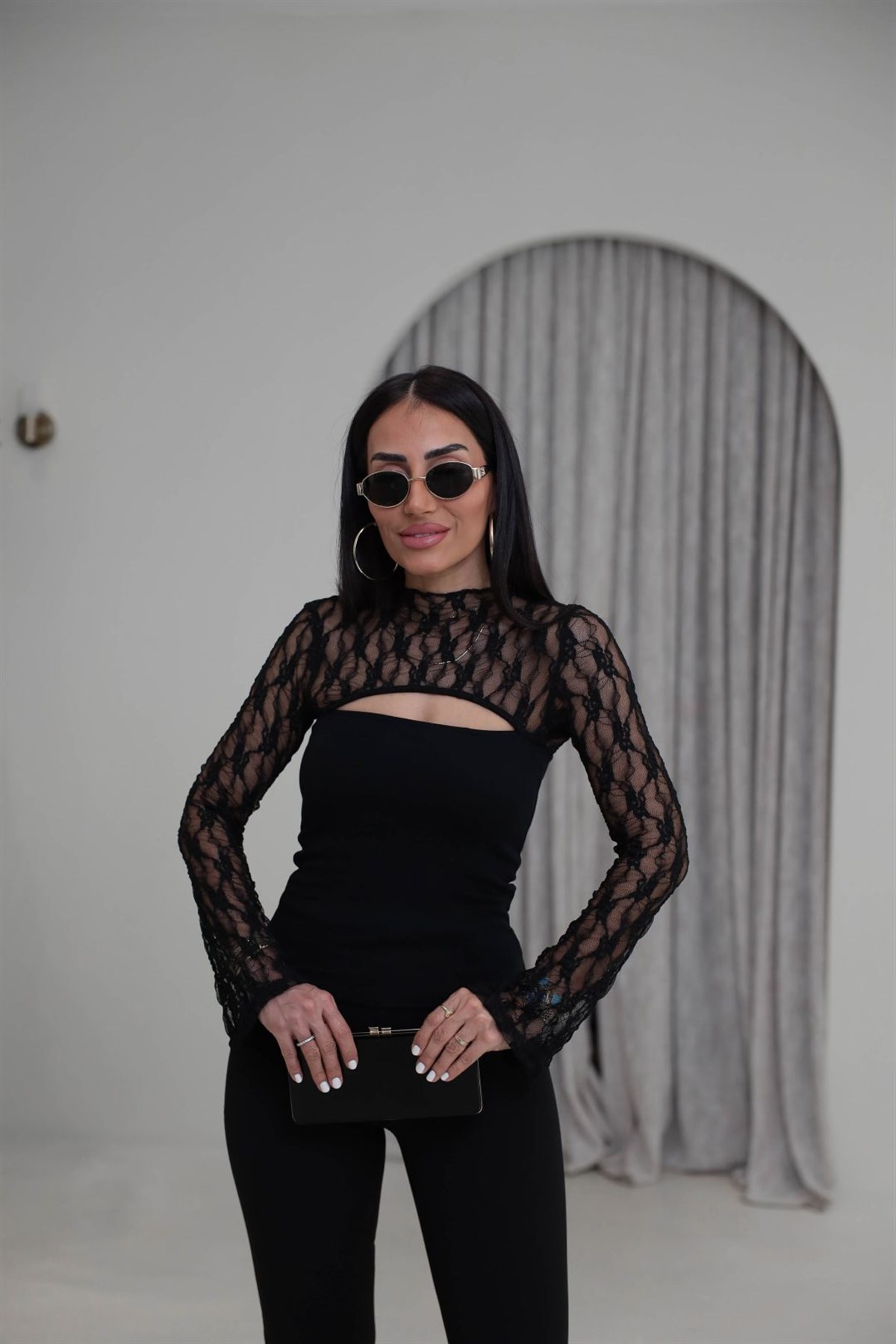 1020 Dantel Garnili Dik Yaka Pencere Detaylı Bluz SİYAH