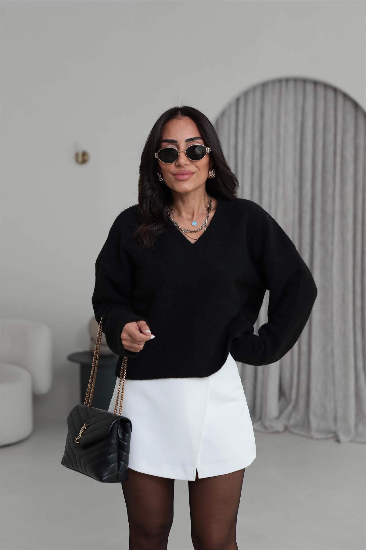 0645 V Yaka Yumuşak Dokulu Triko Kazak SİYAH