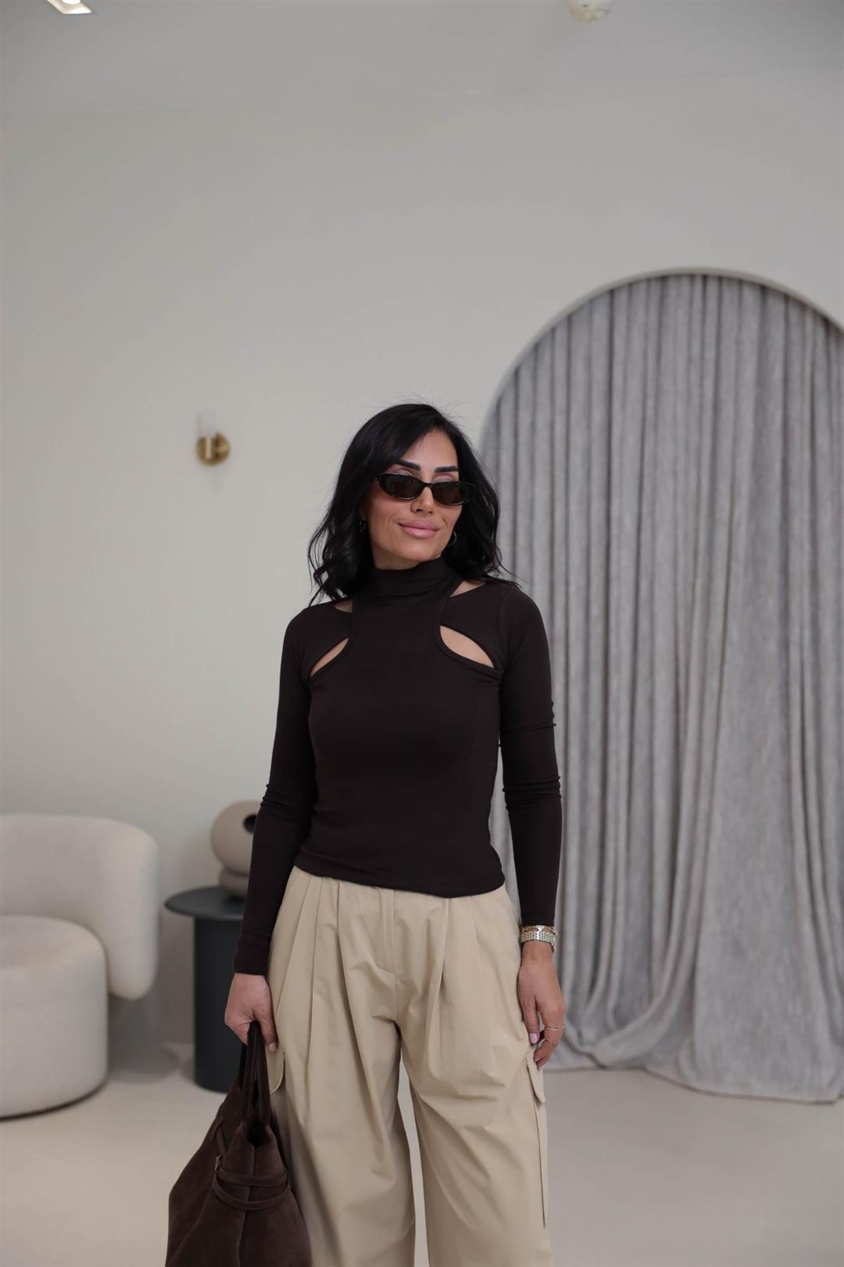 146 Dik Yaka Pencere Detaylı Uzun Kol Modal Bluz KAHVE