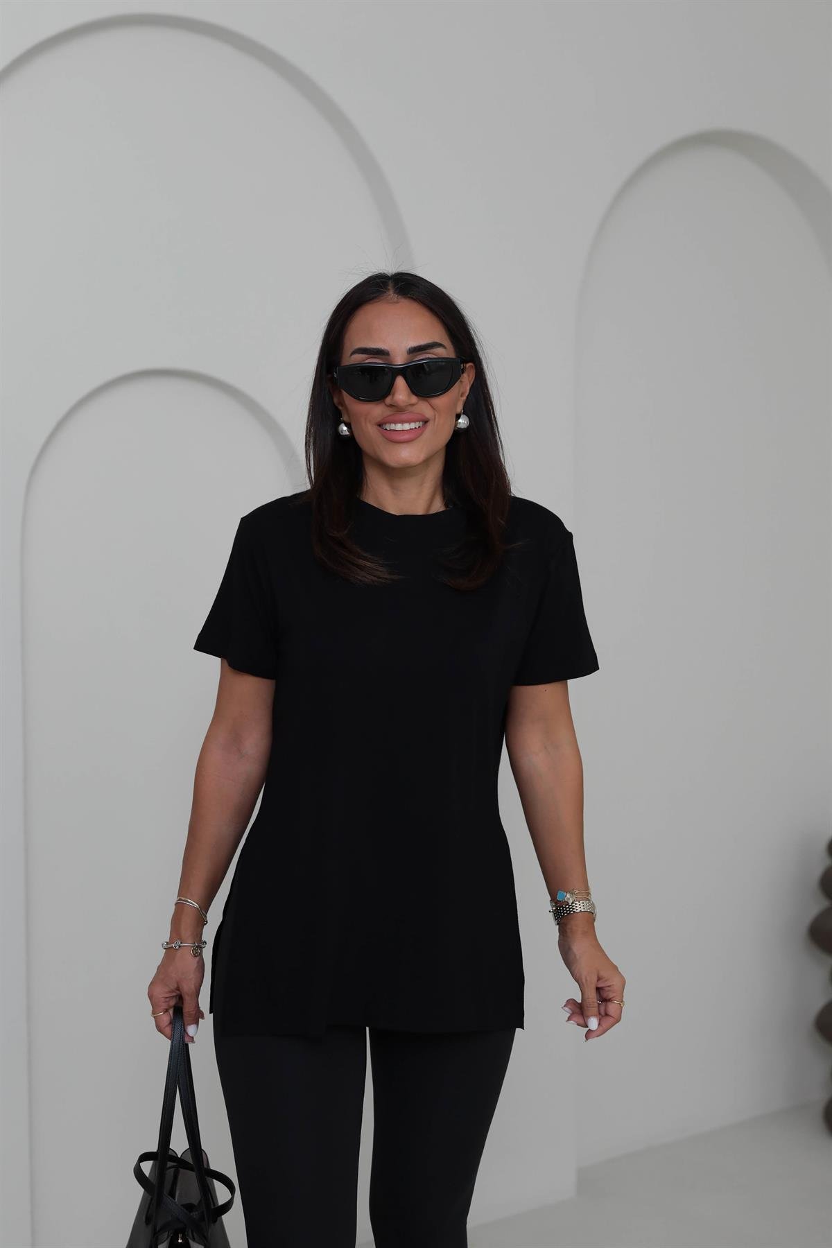 T20 Viskon Pamuk Yanları Yırtmaçlı Tshirt SİYAH