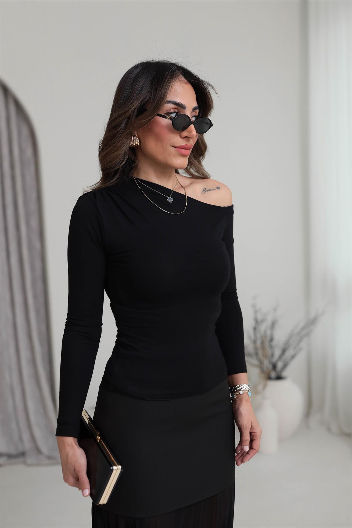 1001 Omuz Drape ve Dekolte Detaylı Bluz SİYAH