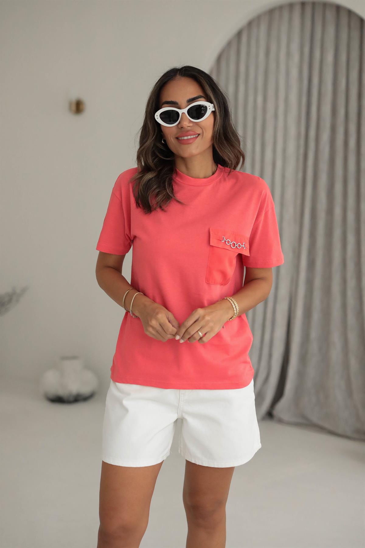 0001 Cep Zincirli Taş Detaylı Pamuklu Tshirt