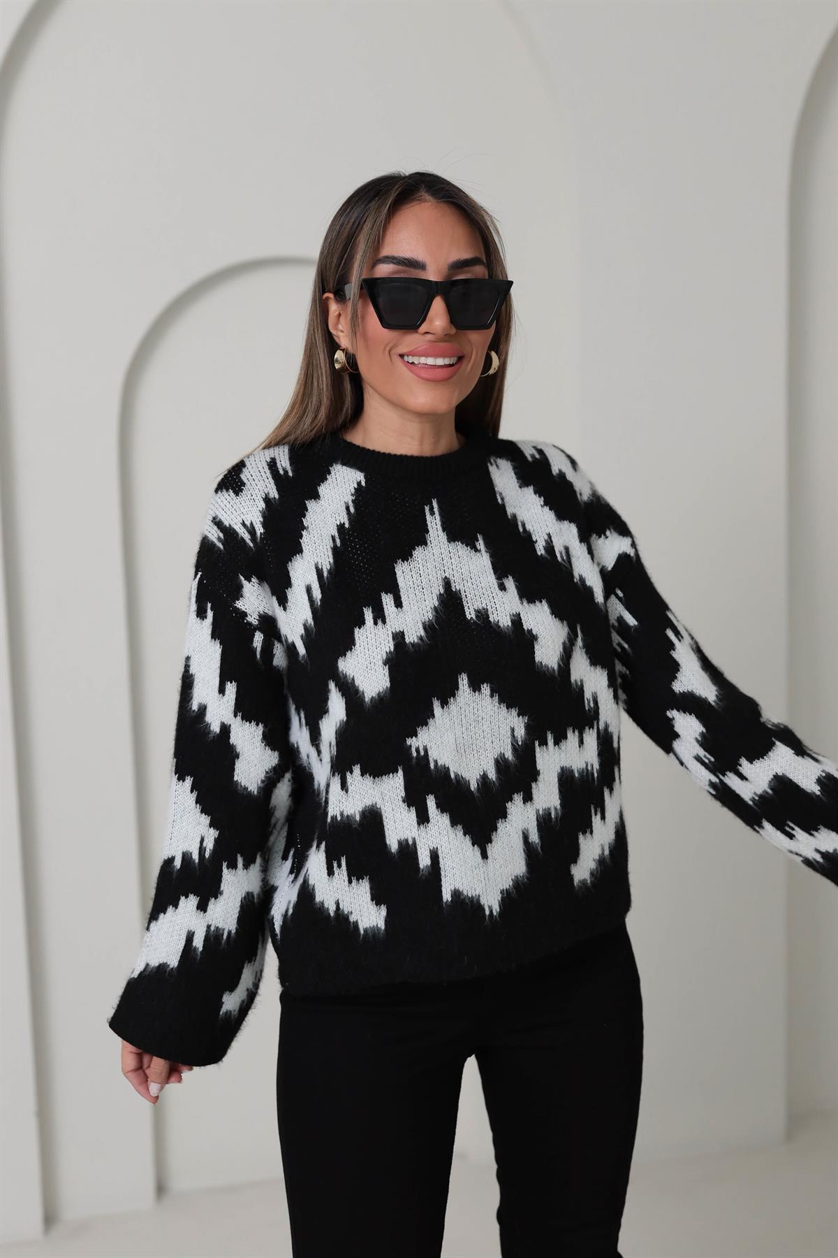 0029 Bisiklet Yaka Kilim Desen Şardonlu Triko SİYAH-EKRU