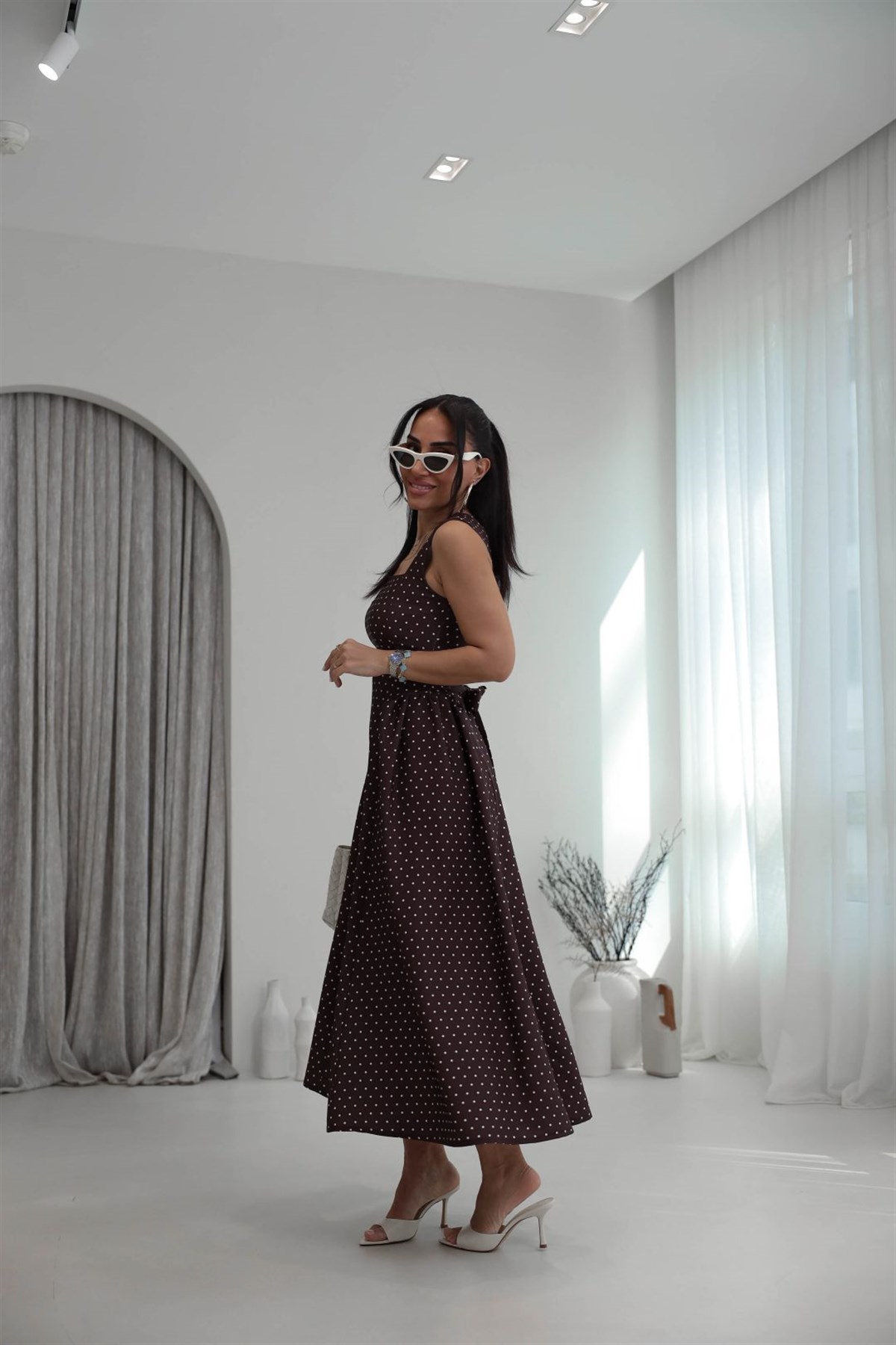 3950 Kalın Askılı Kare Yaka Puantiyeli Vintage Elbise KAHVE