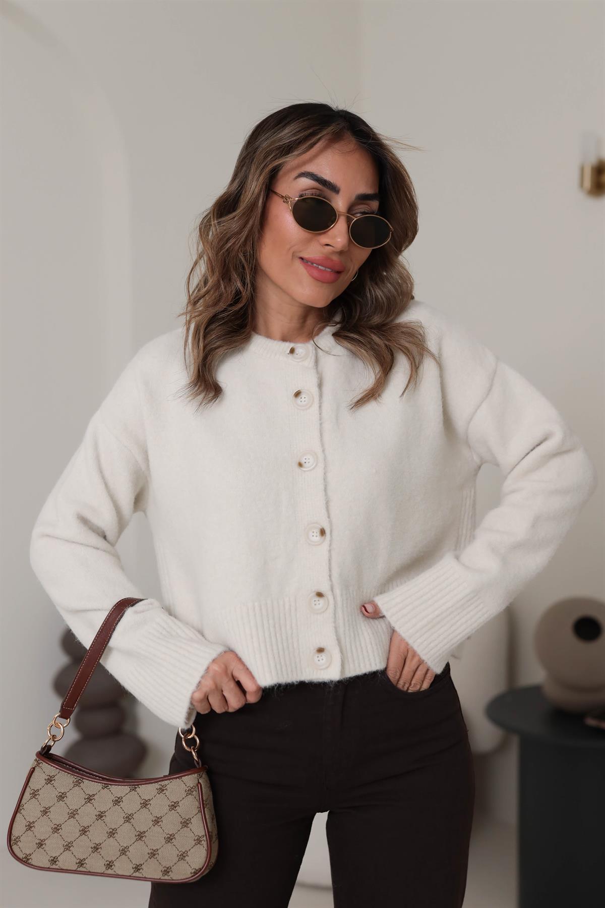 0280 Düğmeli Yumoş Yanları Yırtmaçlı Hırka BEJ