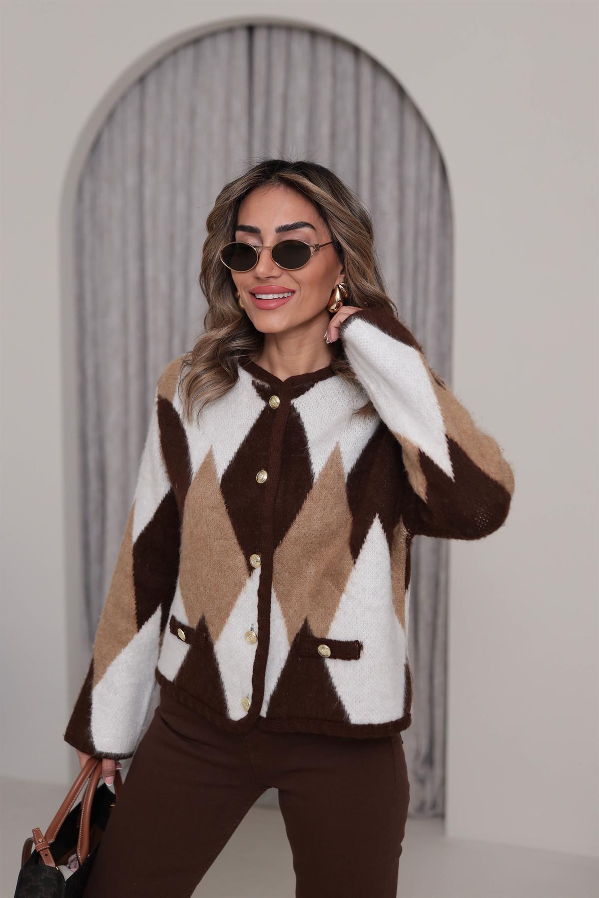 0123 Gold Düğmeli Baklava Desen Yün Hırka KAHVE