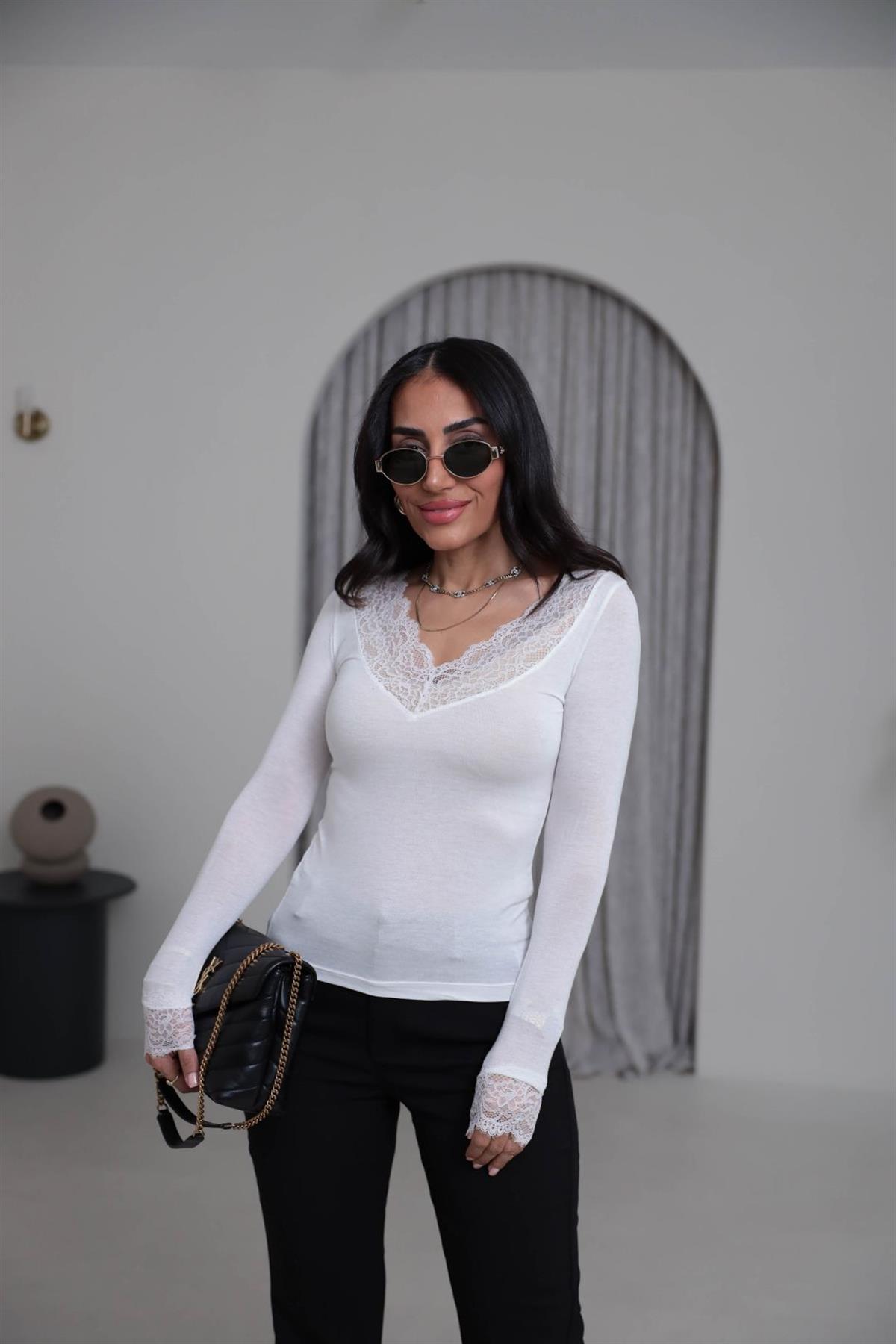 1041 V Yaka Dantel Detay İnti Body BEYAZ